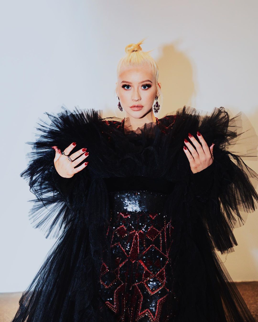 Christina_Aguilera_-_2019_amfAR_Gala_Los_Angeles_-_October_102C_2019_backstage-02.jpg