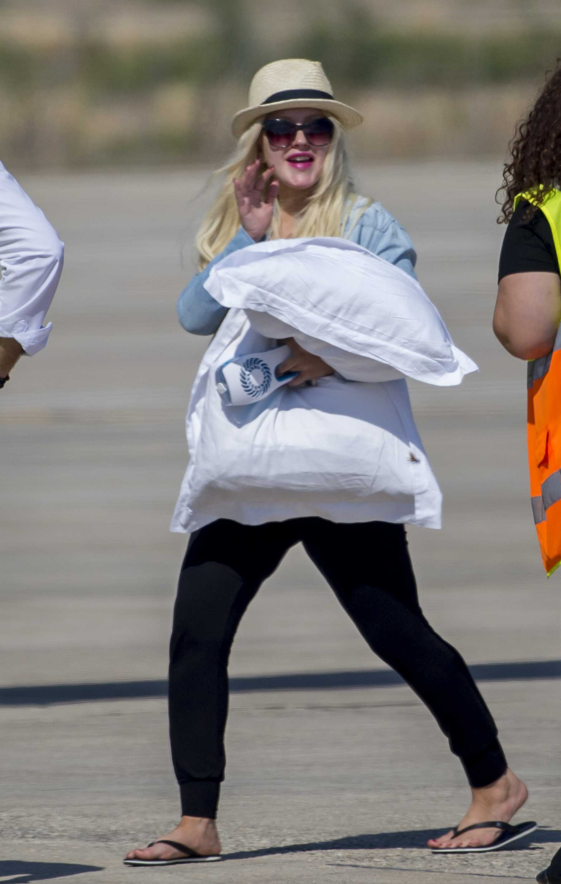Christina_Aguilera_-_At_Paphos_Airport_in_Cyprus_on_September_7-15.jpg