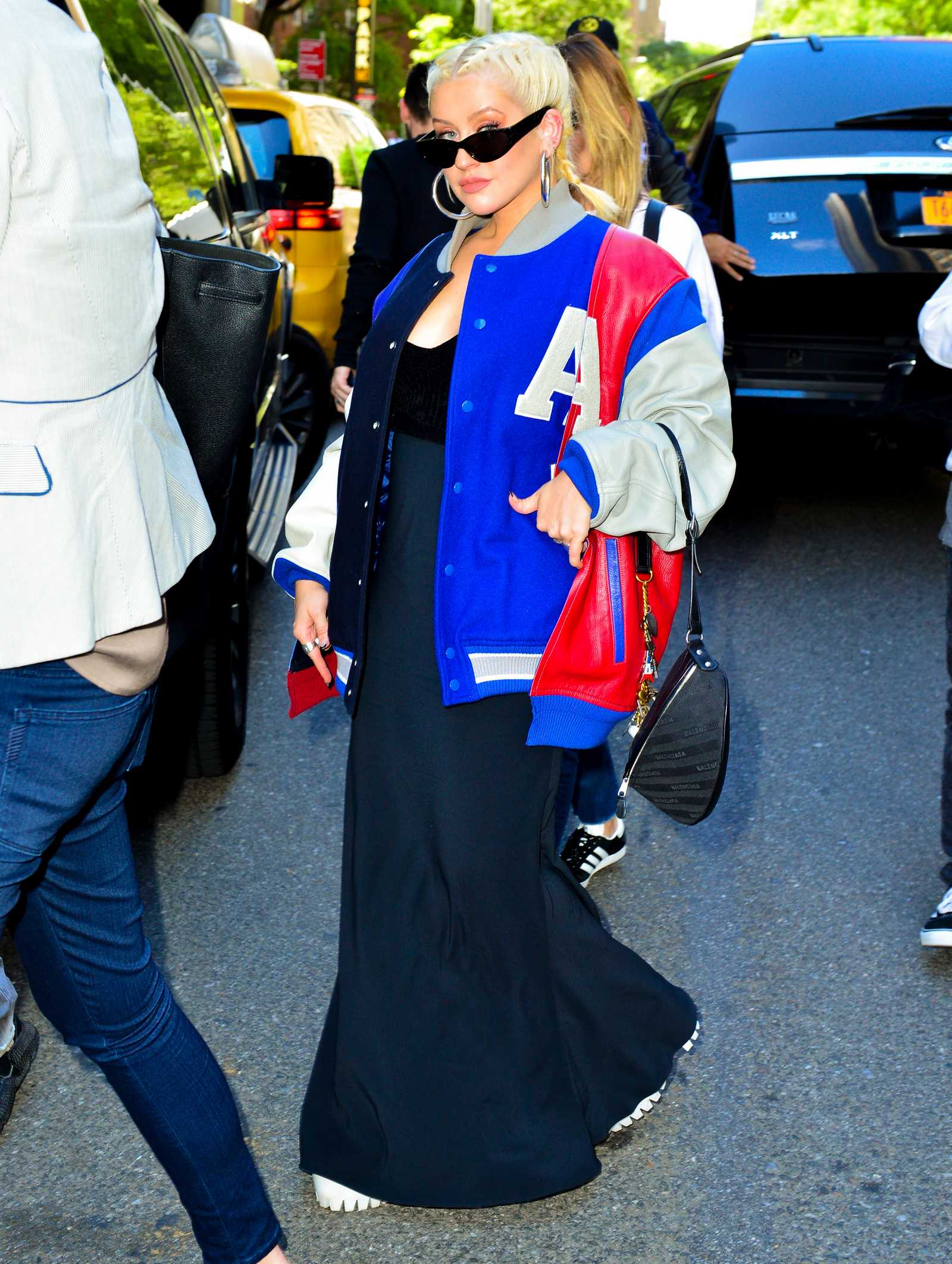 Christina_Aguilera_-_Leaving_Locanda_Verde_in_Tribeca2C_New_York_City_on_June_16-04.jpg
