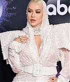 Christina_Aguilera_-_2019_American_Music_Awards_at_Microsoft_Theater_on_November_242C_2019-06.jpg