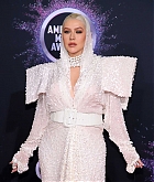 Christina_Aguilera_-_2019_American_Music_Awards_at_Microsoft_Theater_on_November_242C_2019-59.jpg
