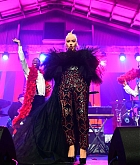 Christina_Aguilera_-_2019_amfAR_Gala_Los_Angeles_-_October_102C_2019_performace-11.jpg
