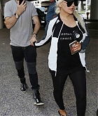 Christina_Aguilera_-_At_LAX_Airport_in_Los_Angeles_on_September_3-01.jpg