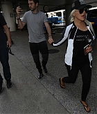 Christina_Aguilera_-_At_LAX_Airport_in_Los_Angeles_on_September_3-13.jpg