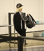 Christina_Aguilera_-_At_LAX_Airport_in_Los_Angeles_on_September_3-23.jpg