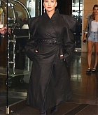 Christina_Aguilera_-_Leaving_The_Tonight_Show_in_New_York_City_on_June_14-03.jpg