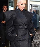 Christina_Aguilera_-_Leaving_The_Tonight_Show_in_New_York_City_on_June_14-06.jpg