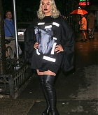 Christina_Aguilera_-_Out_and_about_in_NYC_September_92C_2018-10.jpg