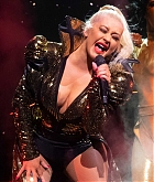 Christina_Aguilera_-_The_X_Tour_in_London2C_England_November_102C_2019-09.jpg
