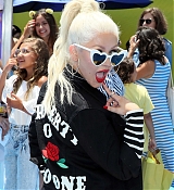 Christina_Aguilera_-__Emoji__Premiere_in_Los_Angeles_on_July_23-06.jpg