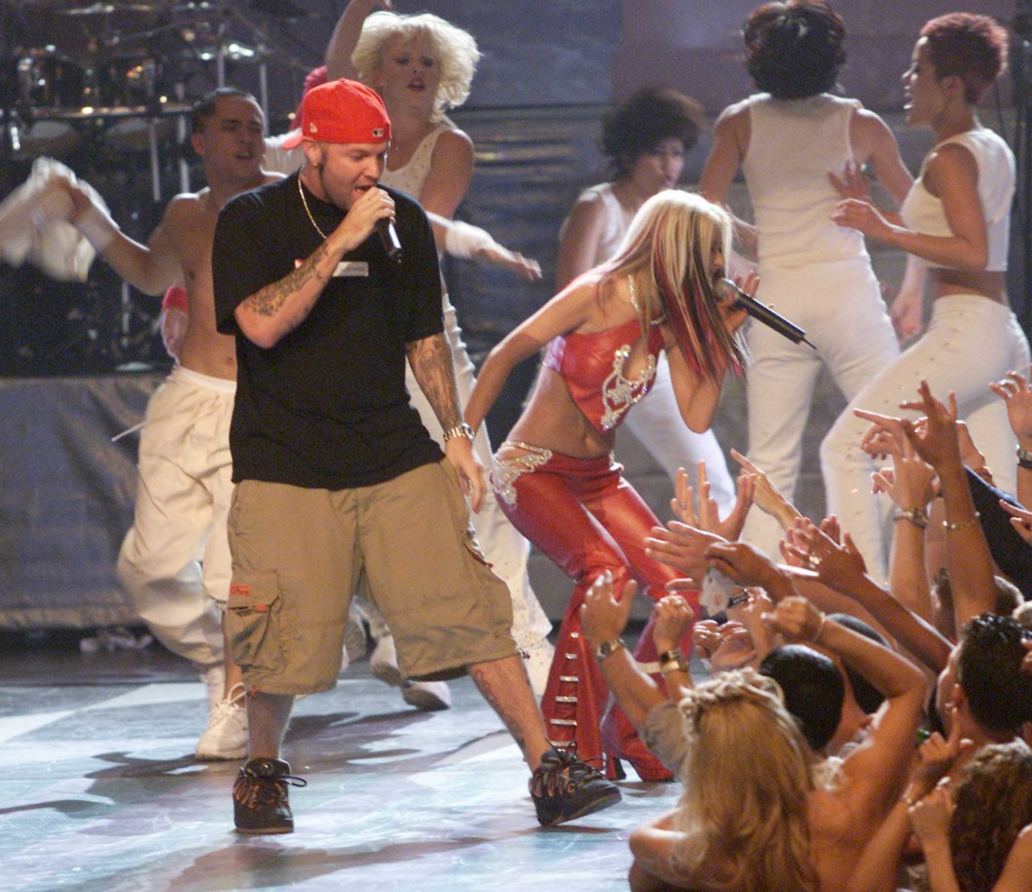 2000_MTV_Video_Music_Awards_-_Performing-03.jpg