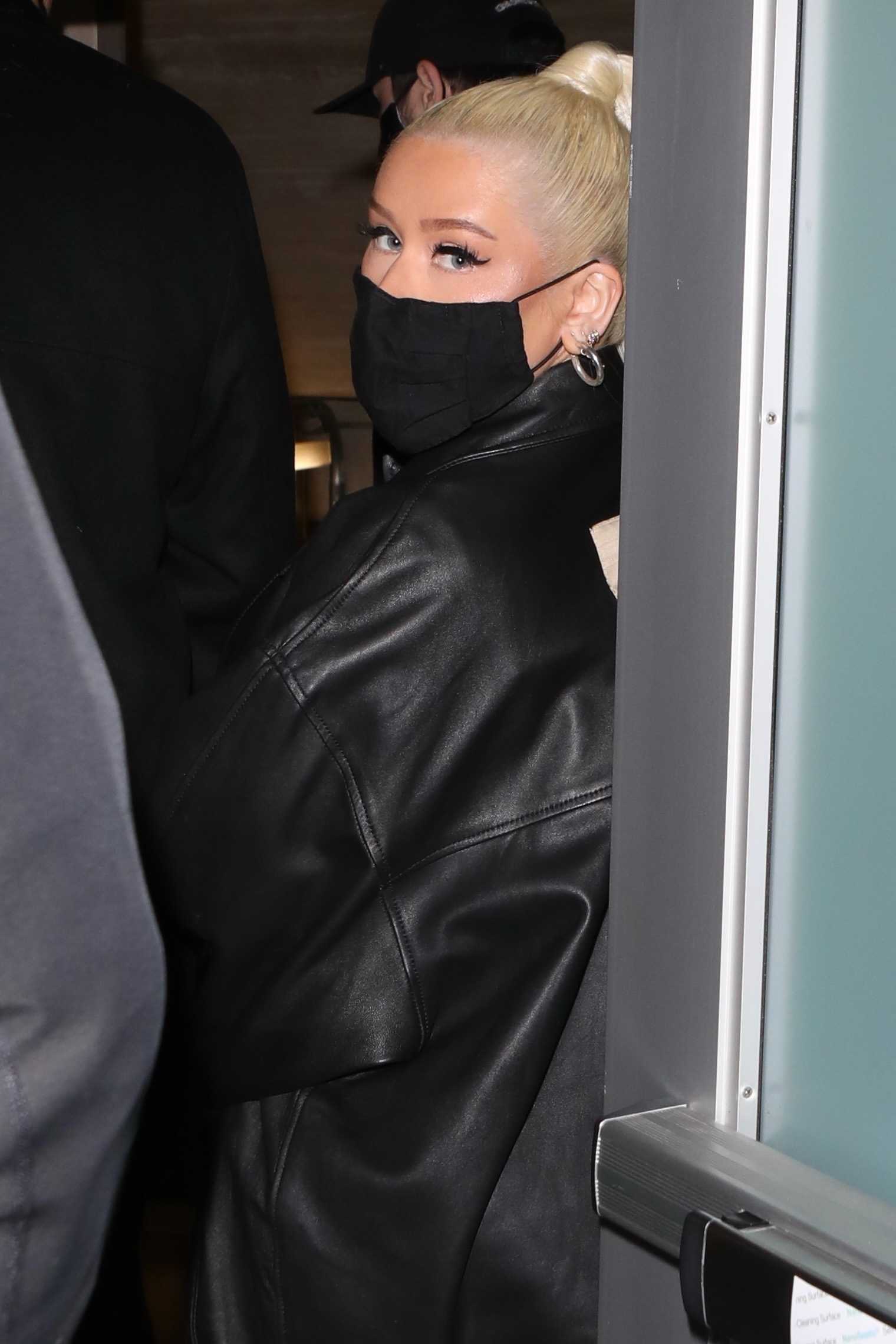 Arriving_at_Lakers_Game_at_Cryto_com_Arena_in_Los_Angeles_-_January_9-19.jpg