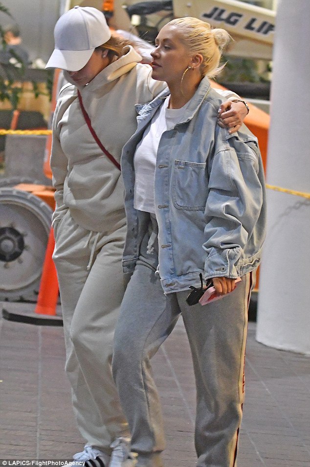 At_LAX_Airport_-_April_26-03.jpg
