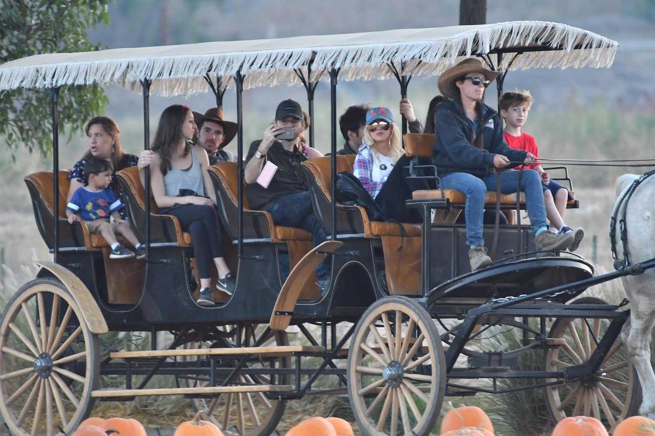 At_the_Pumpkin_Patch_with_Family_on_October_28-03.jpg