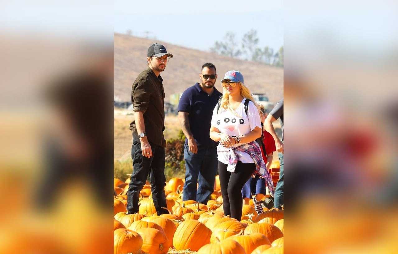At_the_Pumpkin_Patch_with_Family_on_October_28-11.jpg