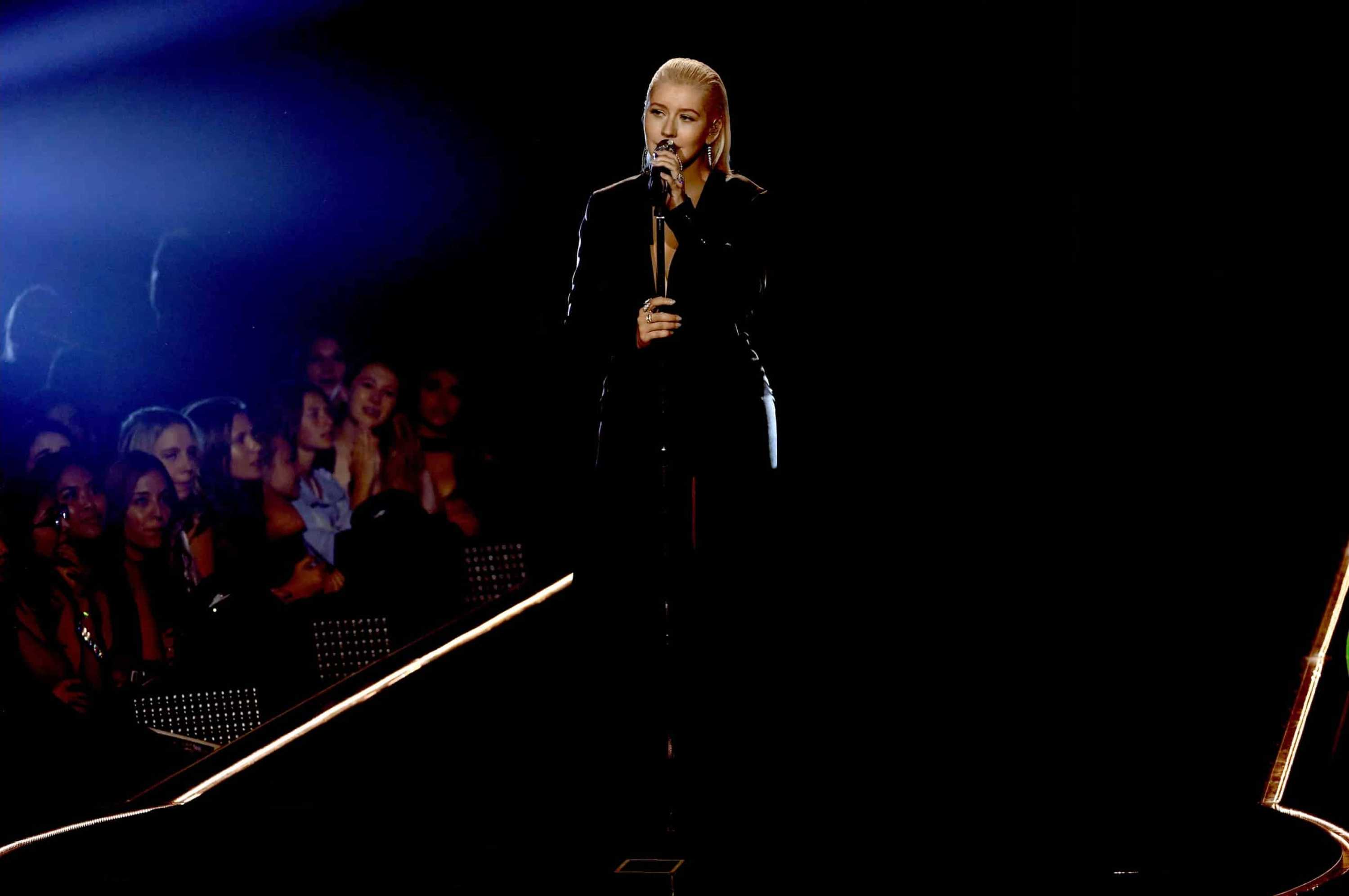 Christina_Aguilera_-_2017_American_Music_Awards_5BPerformance5D_-_November_19-14.jpg