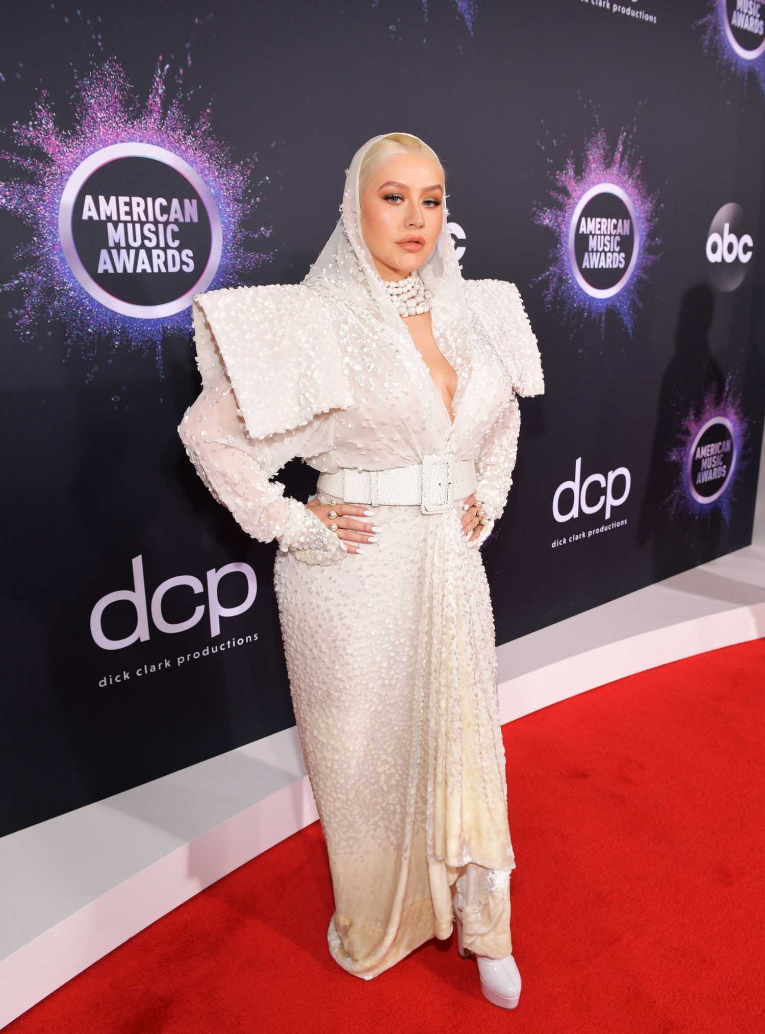 Christina_Aguilera_-_2019_American_Music_Awards_at_Microsoft_Theater_on_November_242C_2019-25.jpg
