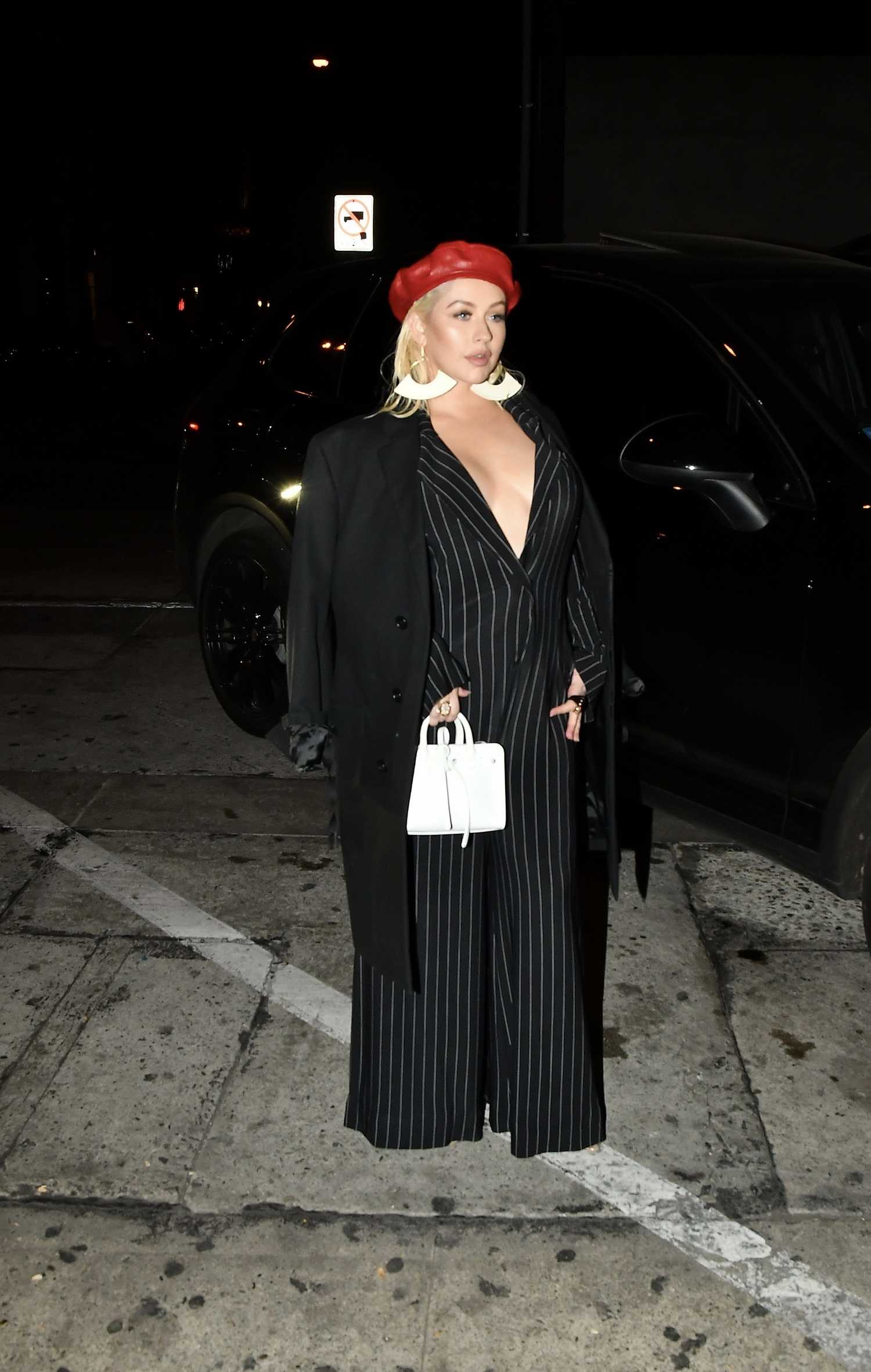Christina_Aguilera_-_Arrives_at_Craig_s_in_West_Hollywood2C_CA_on_January_24-01.jpg