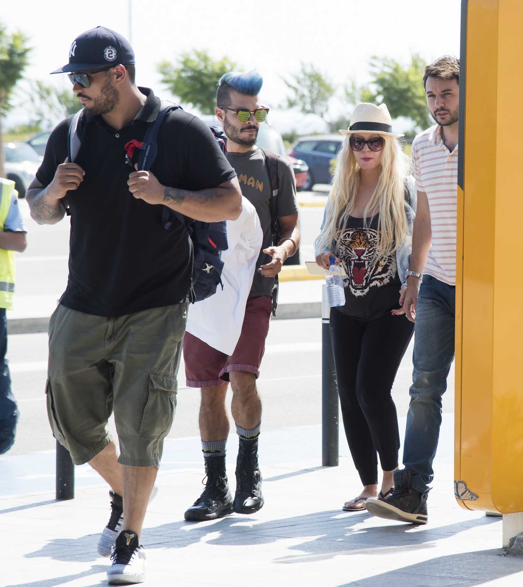 Christina_Aguilera_-_At_Paphos_Airport_in_Cyprus_on_September_7-01.jpg