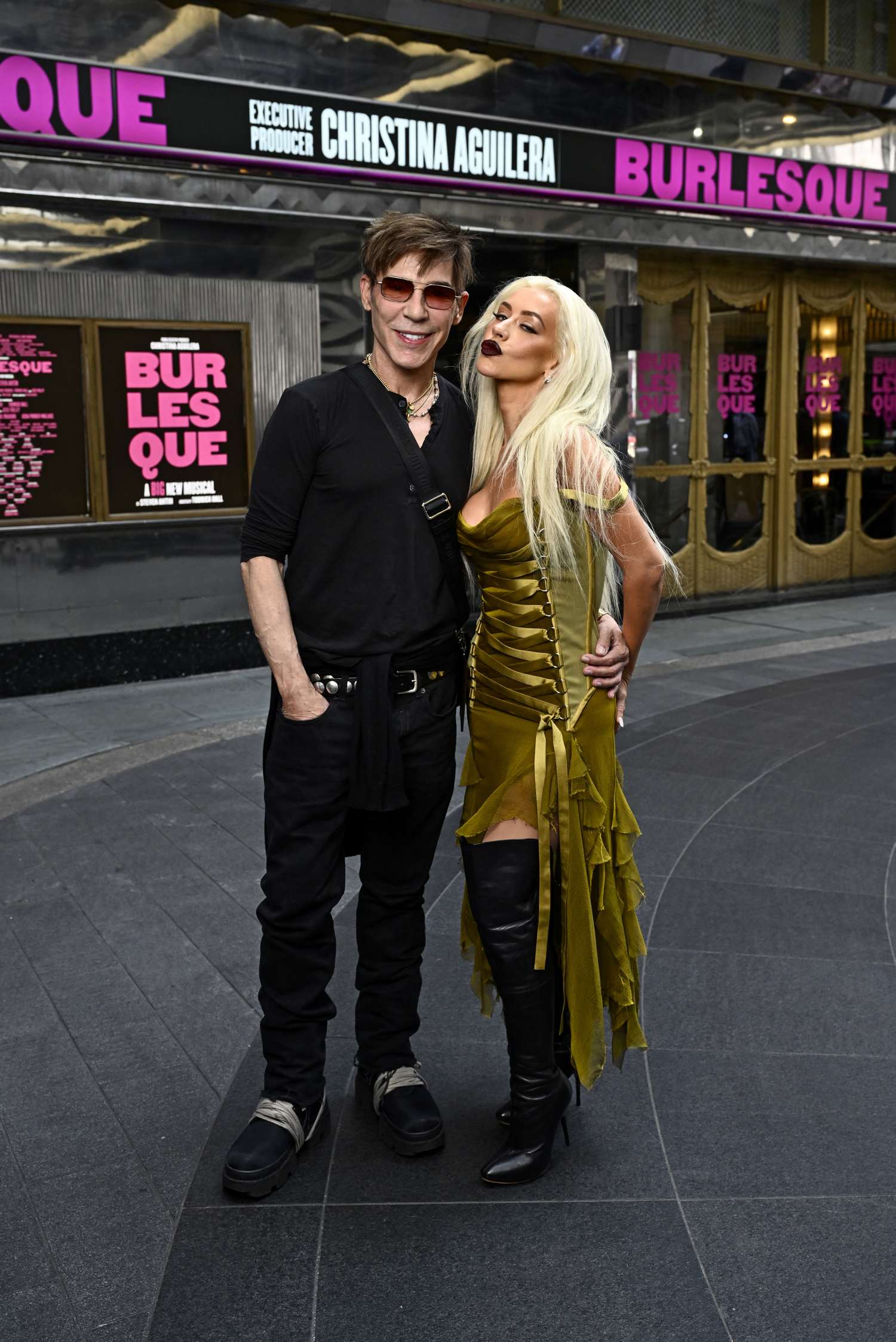 Christina_Aguilera_-_Burlesque_The_Musical_photocall_at_The_Savoy_Theatre_in_London2C_England_-_July_212C_2025_07.jpg