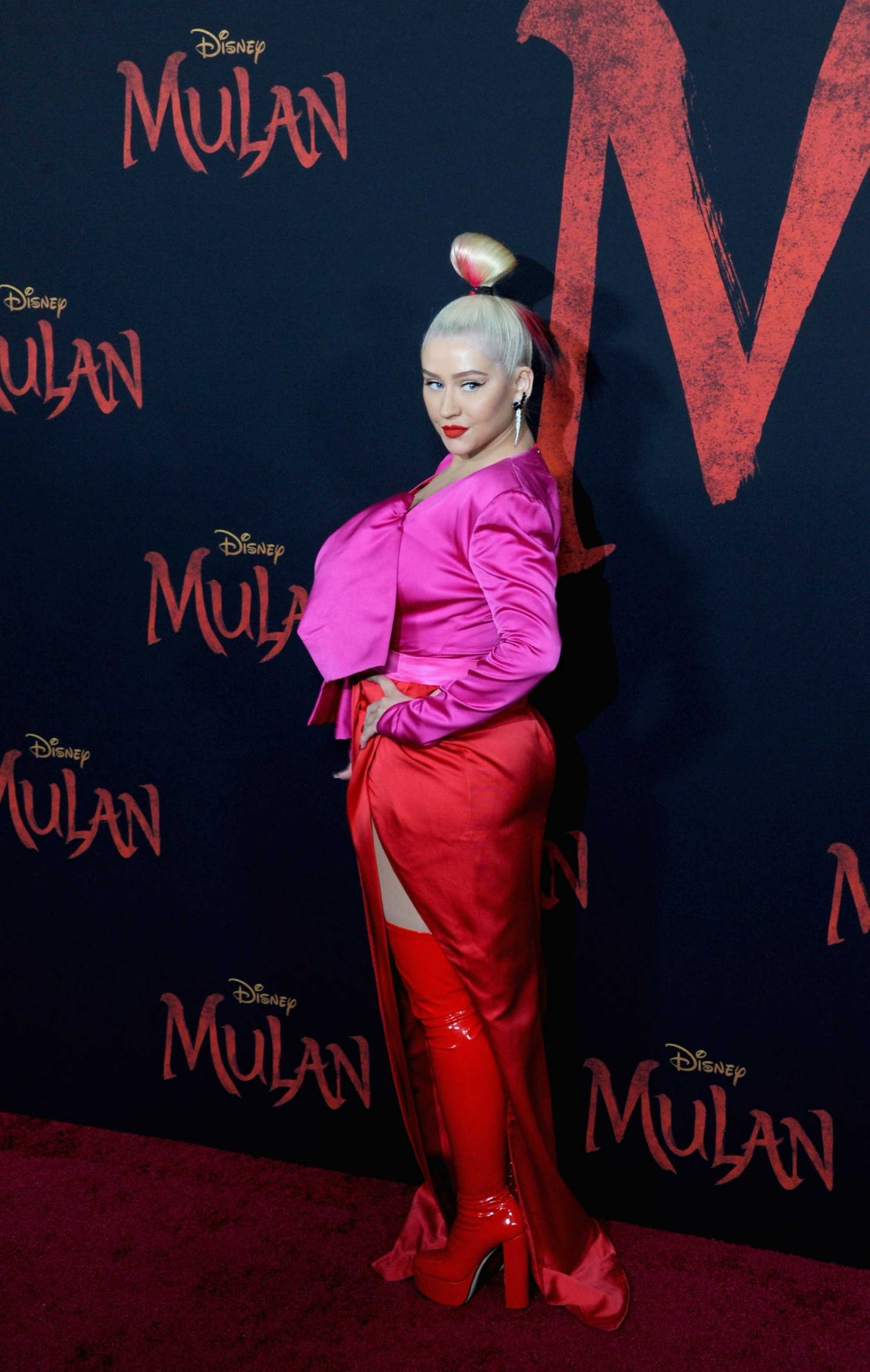 Christina_Aguilera_-_Disney_s_Mulan_Premiere_in_Hollywood2C_California__-_March_9-73.jpg