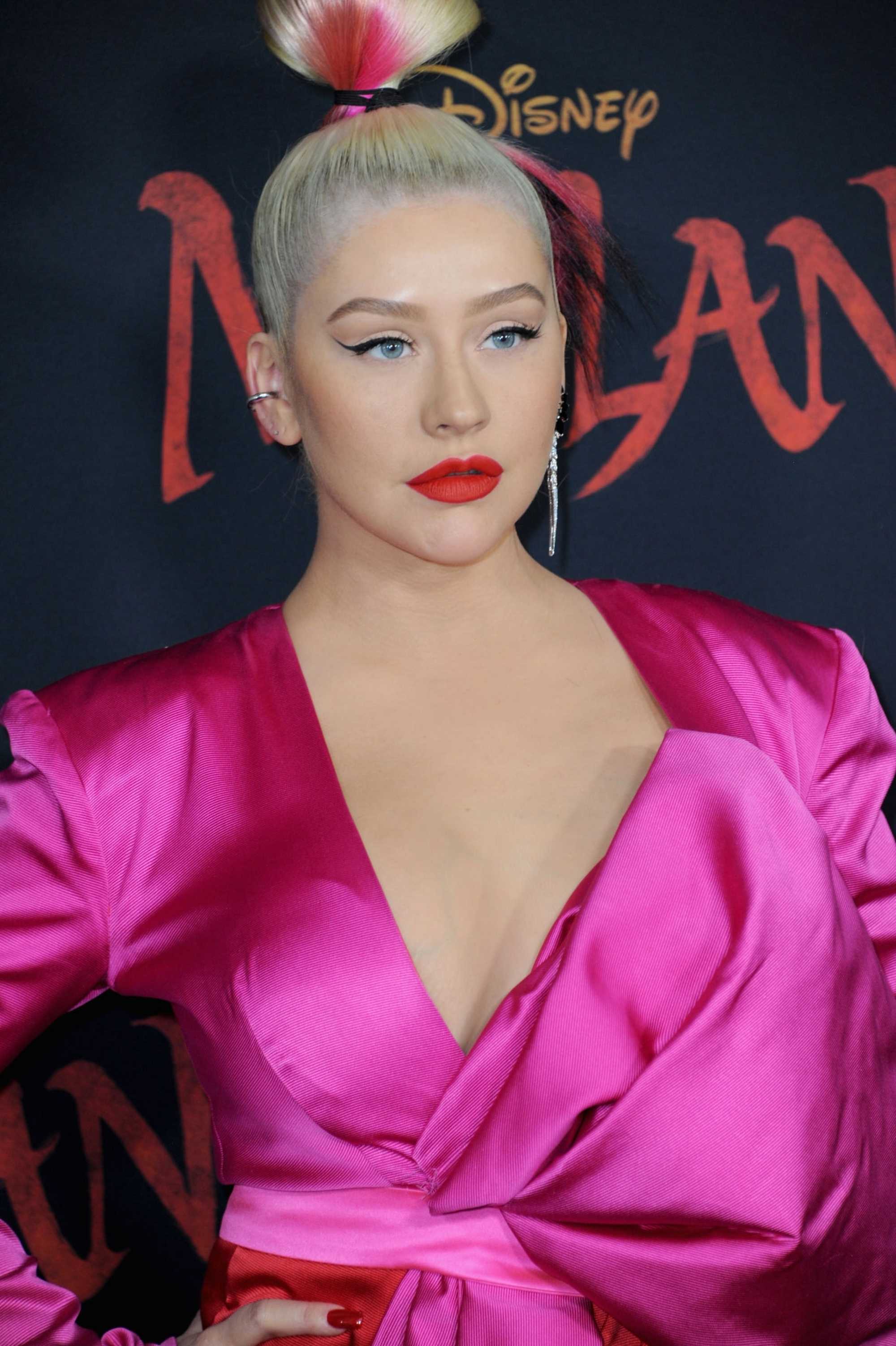 Christina_Aguilera_-_Disney_s_Mulan_Premiere_in_Hollywood2C_California__-_March_9-74.jpg
