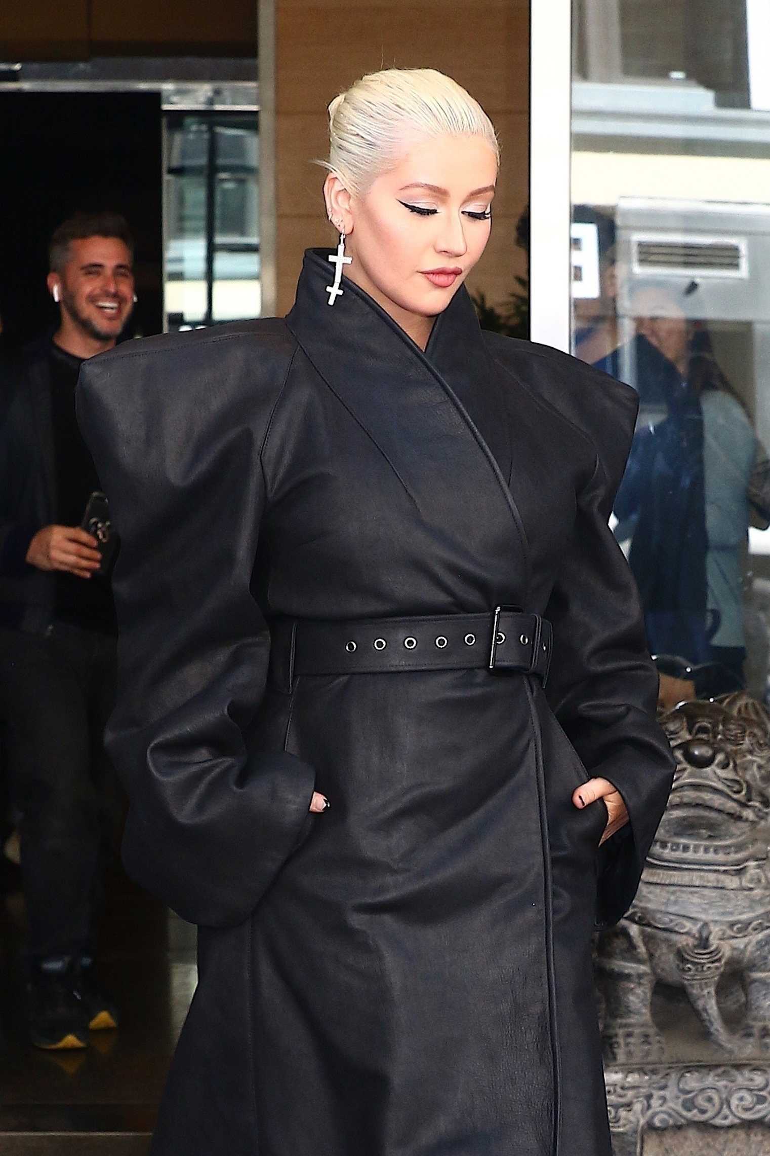 Christina_Aguilera_-_Leaving_The_Tonight_Show_in_New_York_City_on_June_14-06.jpg