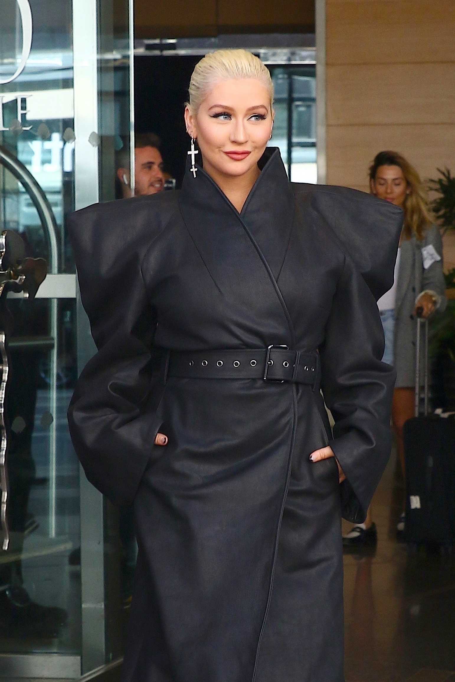 Christina_Aguilera_-_Leaving_The_Tonight_Show_in_New_York_City_on_June_14-08.jpg