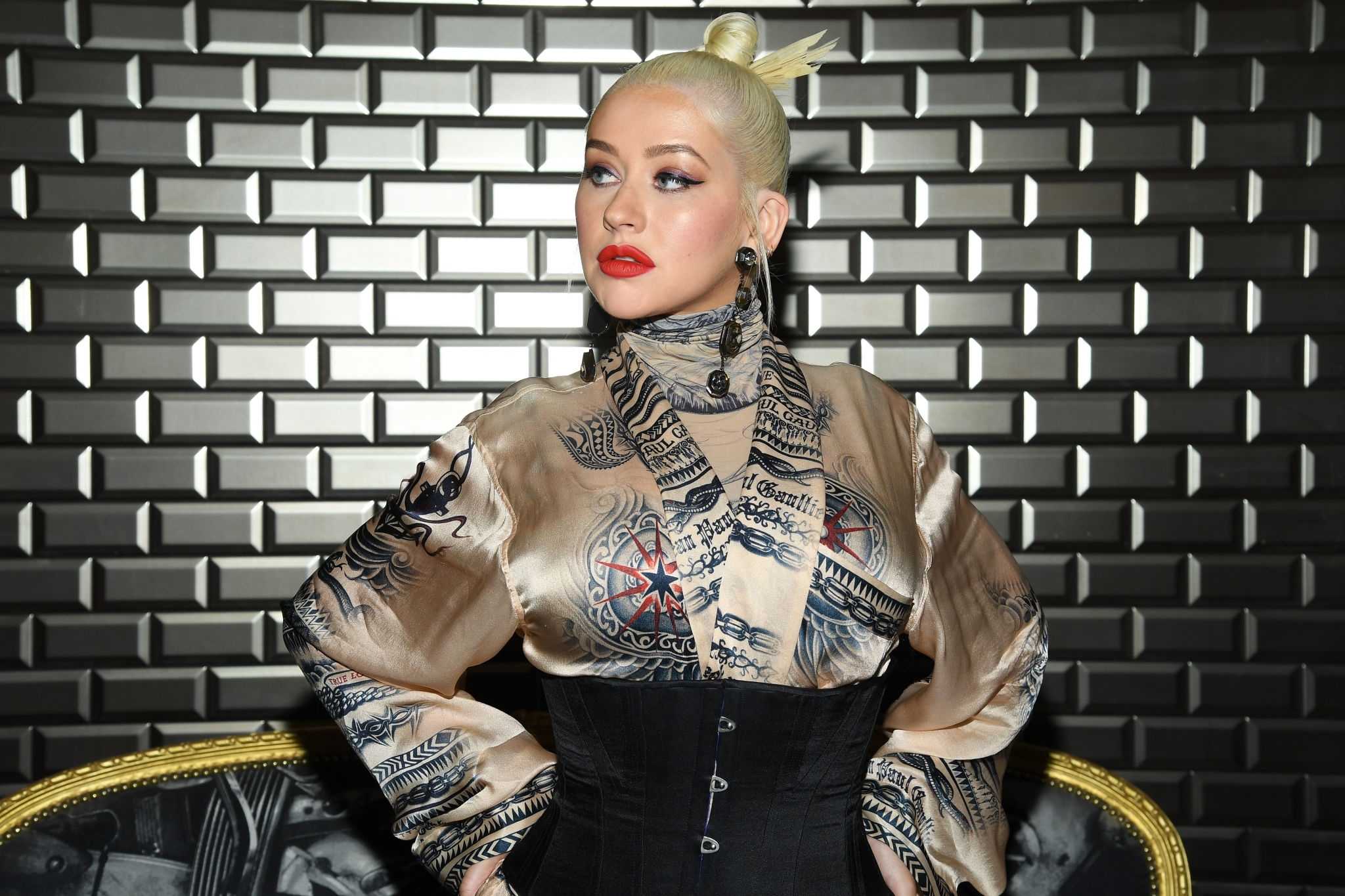 Christina_Aguilera_-_PFW_Jean_Paul_Gaultier_Haute_Couture_FallWinter_2019_2020_on_July_03-17.jpg