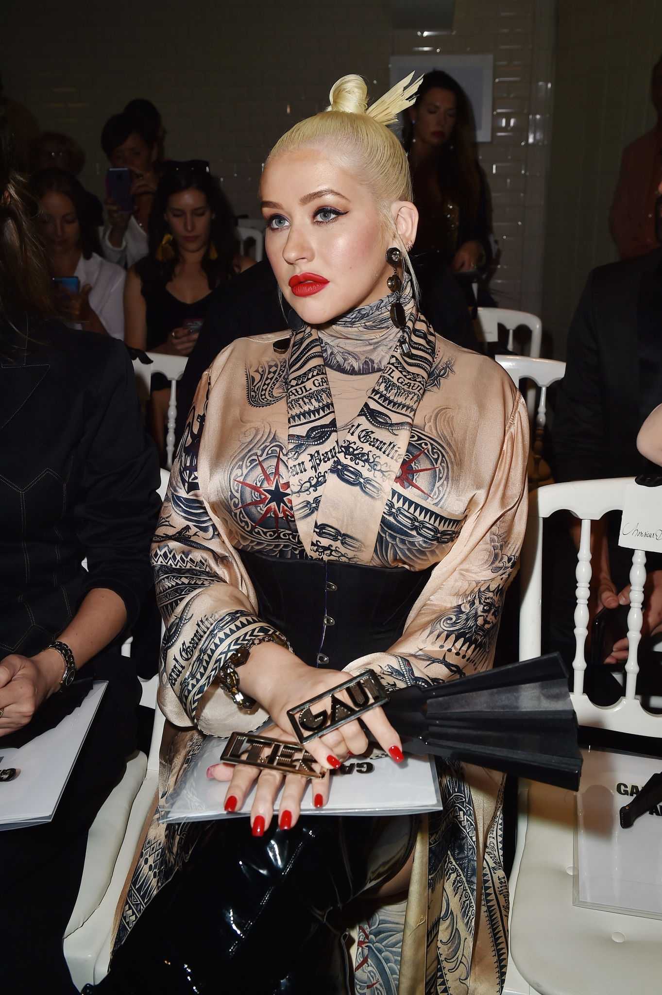 Christina_Aguilera_-_PFW_Jean_Paul_Gaultier_Haute_Couture_FallWinter_2019_2020_on_July_03-32.jpg