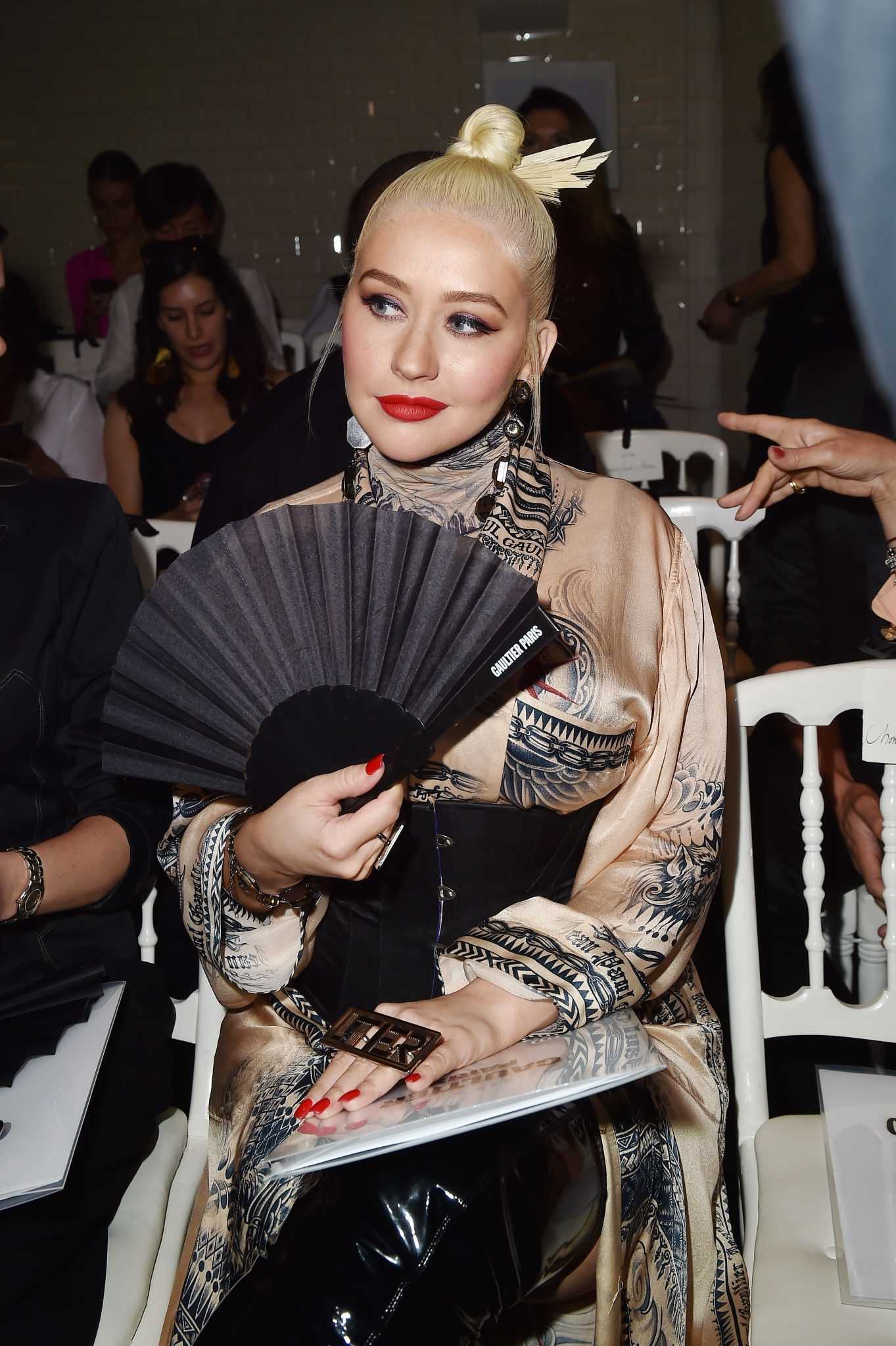 Christina_Aguilera_-_PFW_Jean_Paul_Gaultier_Haute_Couture_FallWinter_2019_2020_on_July_03-35.jpg