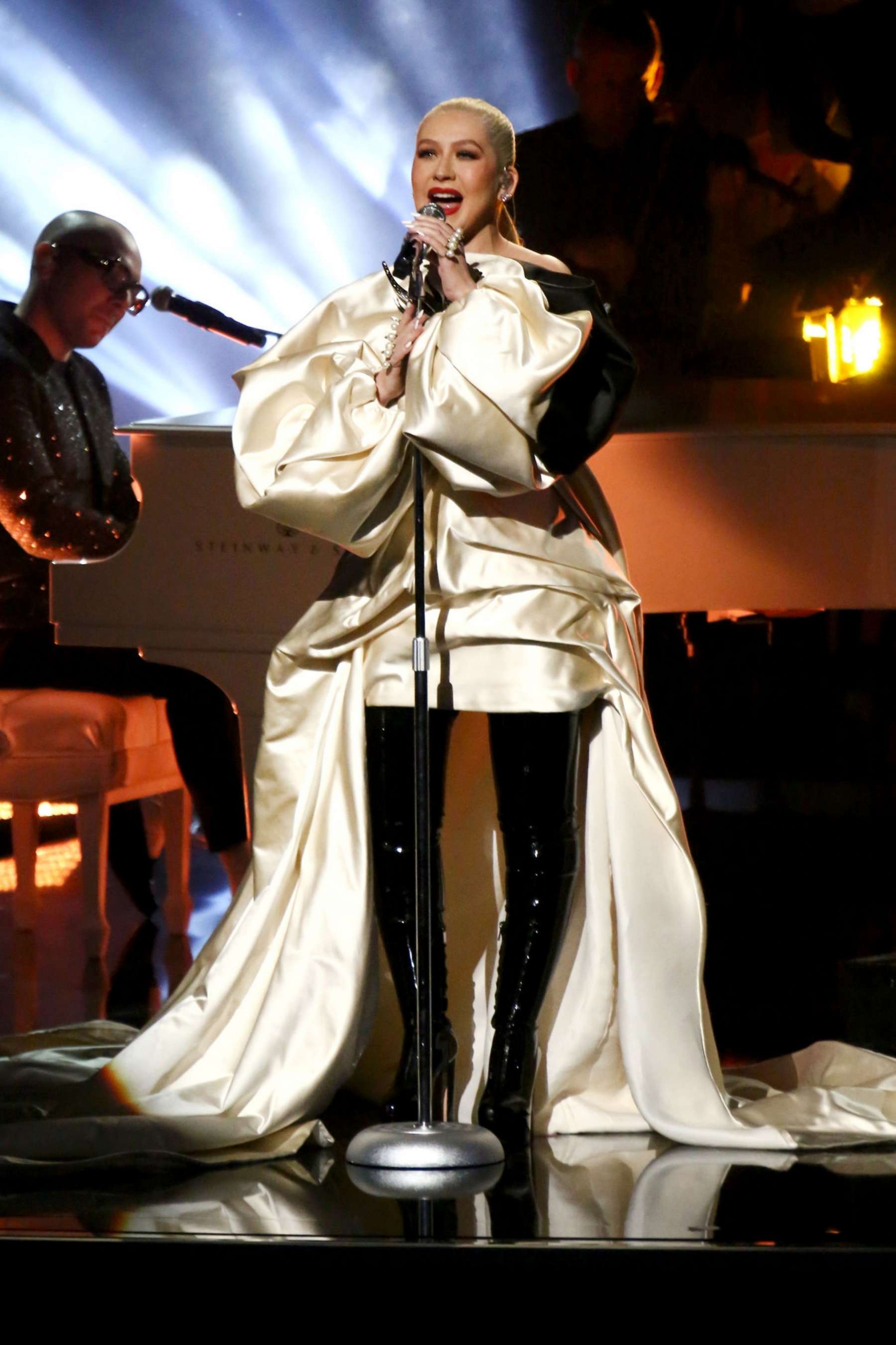Christina_Aguilera_-_Performs_at_2019_American_Music_Awards_at_Microsoft_Theater_on_November_242C_2019-21.jpg