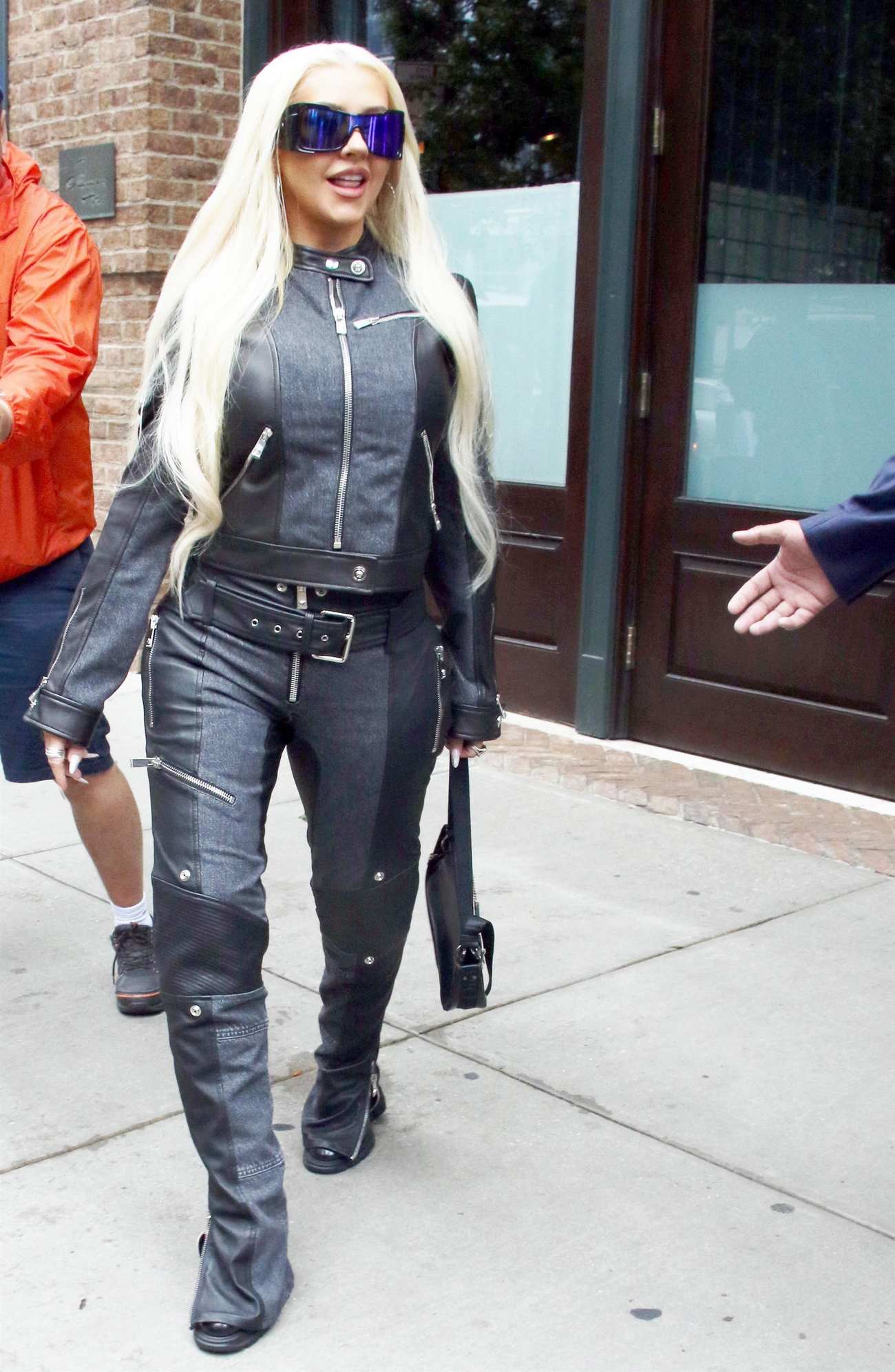 Christina_Aguilera_-_Seen_leaving_her_hotel_in_New_York_-_June_232C_2023_24.jpg