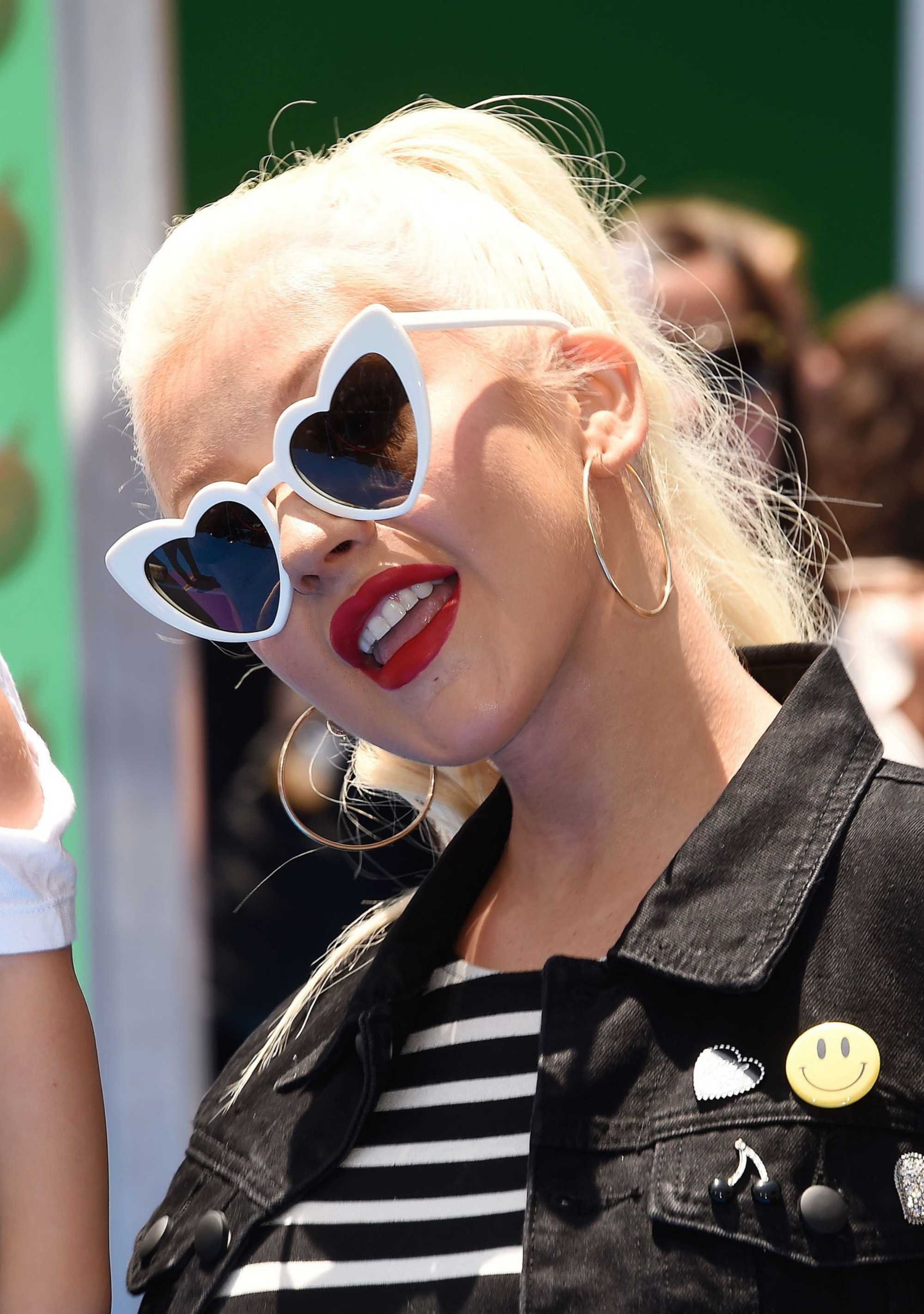 Christina_Aguilera_-__Emoji__Premiere_in_Los_Angeles_on_July_23-105.jpg