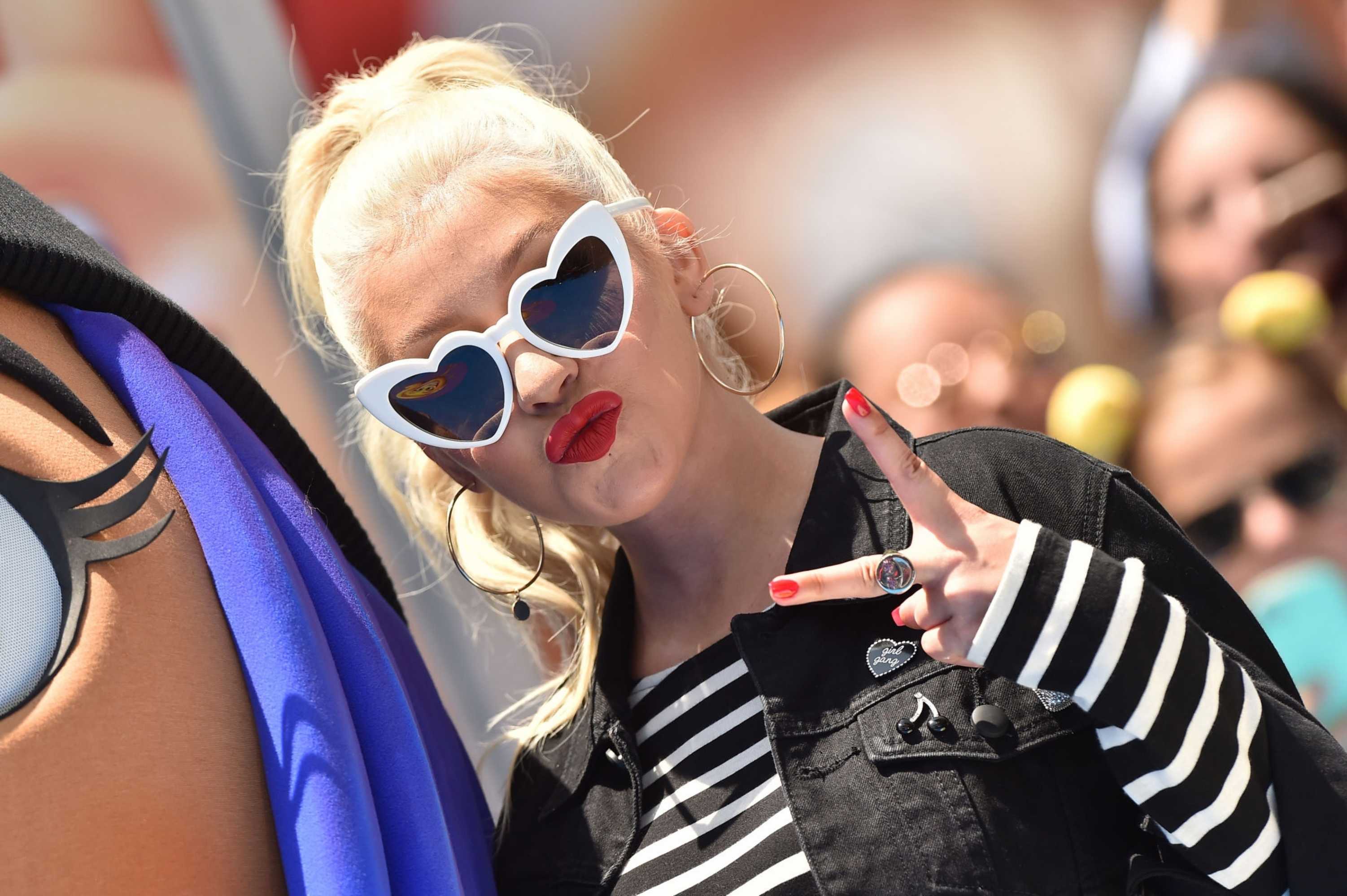 Christina_Aguilera_-__Emoji__Premiere_in_Los_Angeles_on_July_23-165.jpg