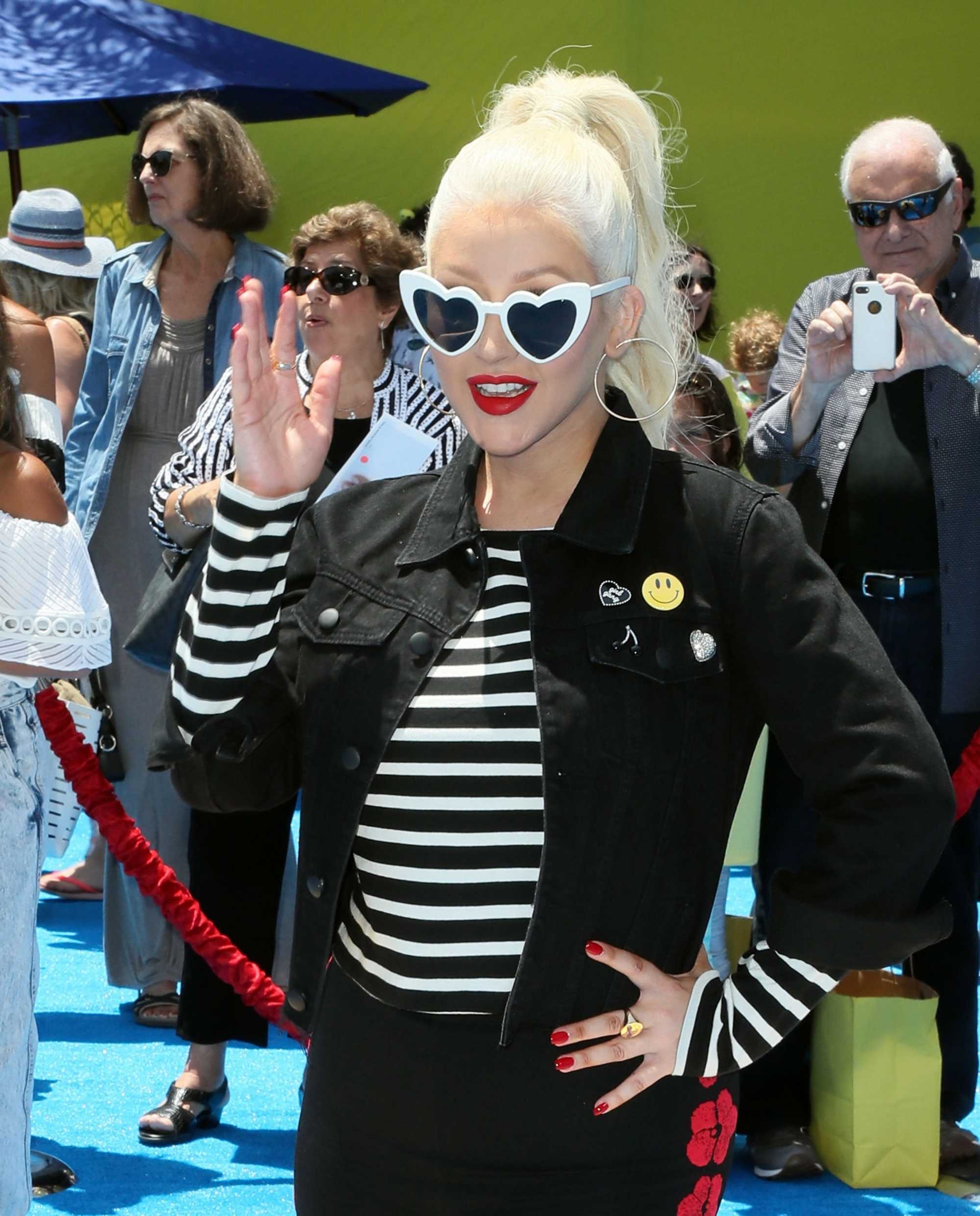 Christina_Aguilera_-__Emoji__Premiere_in_Los_Angeles_on_July_23-23.jpg