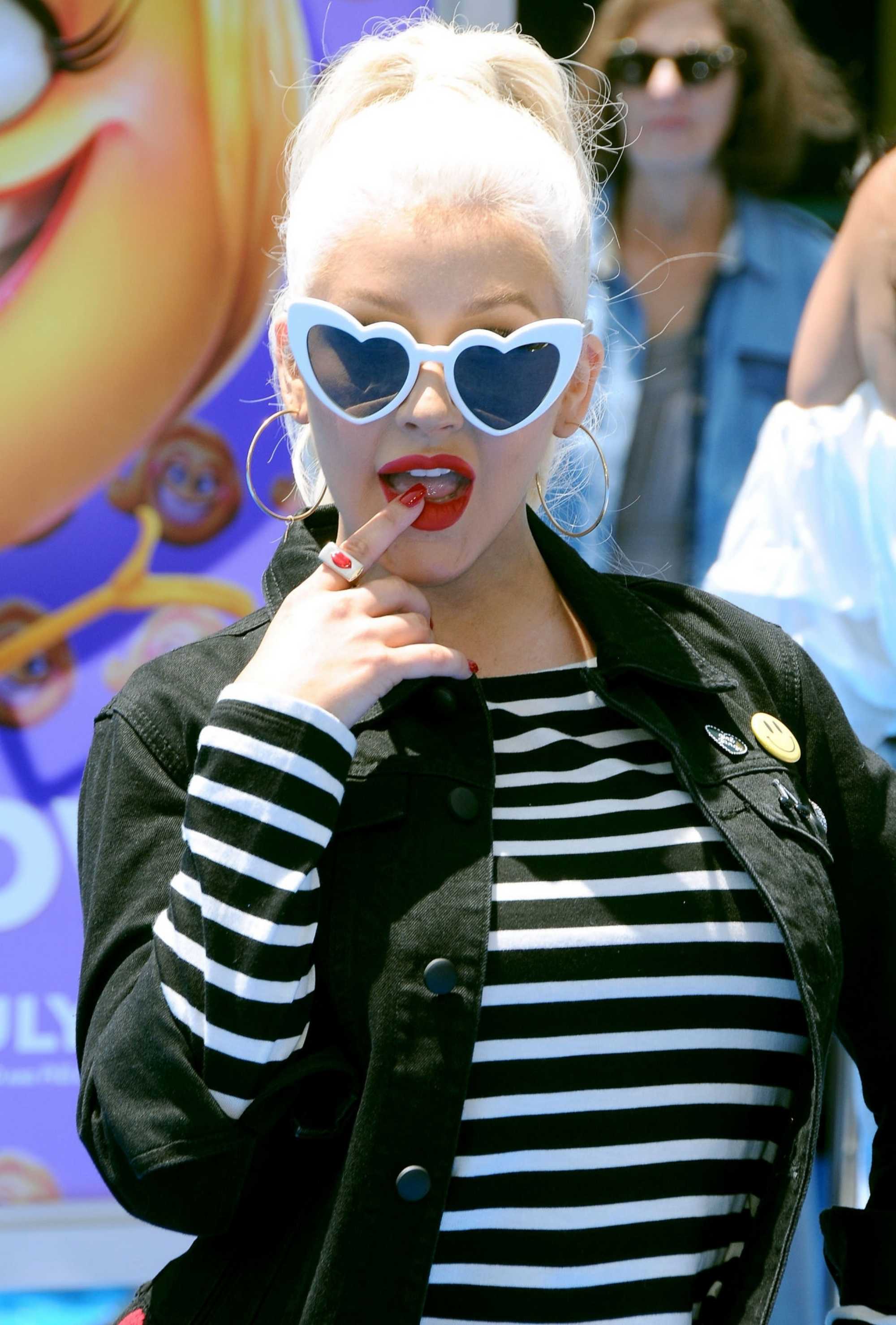 Christina_Aguilera_-__Emoji__Premiere_in_Los_Angeles_on_July_23-37.jpg