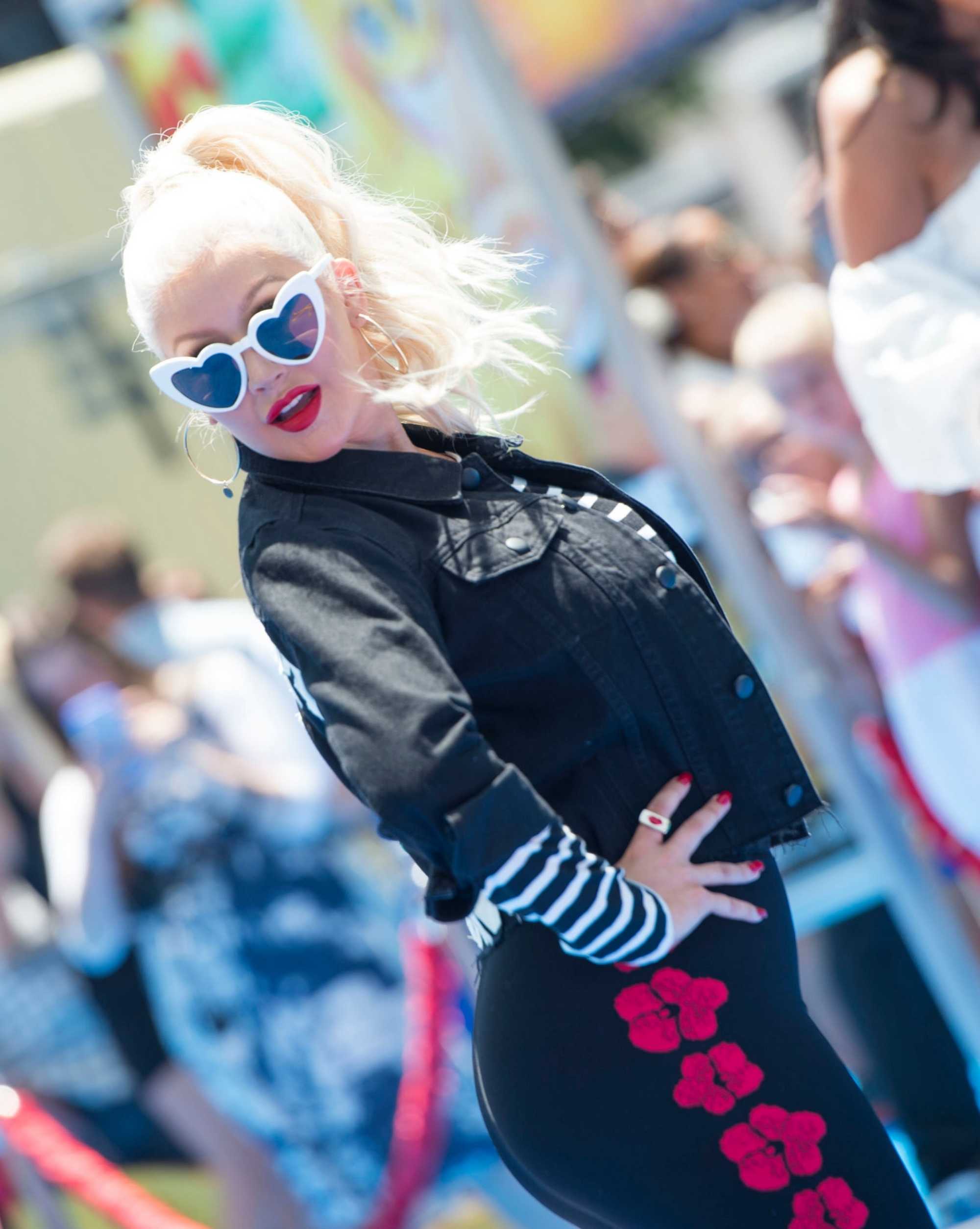 Christina_Aguilera_-__Emoji__Premiere_in_Los_Angeles_on_July_23-54.jpg
