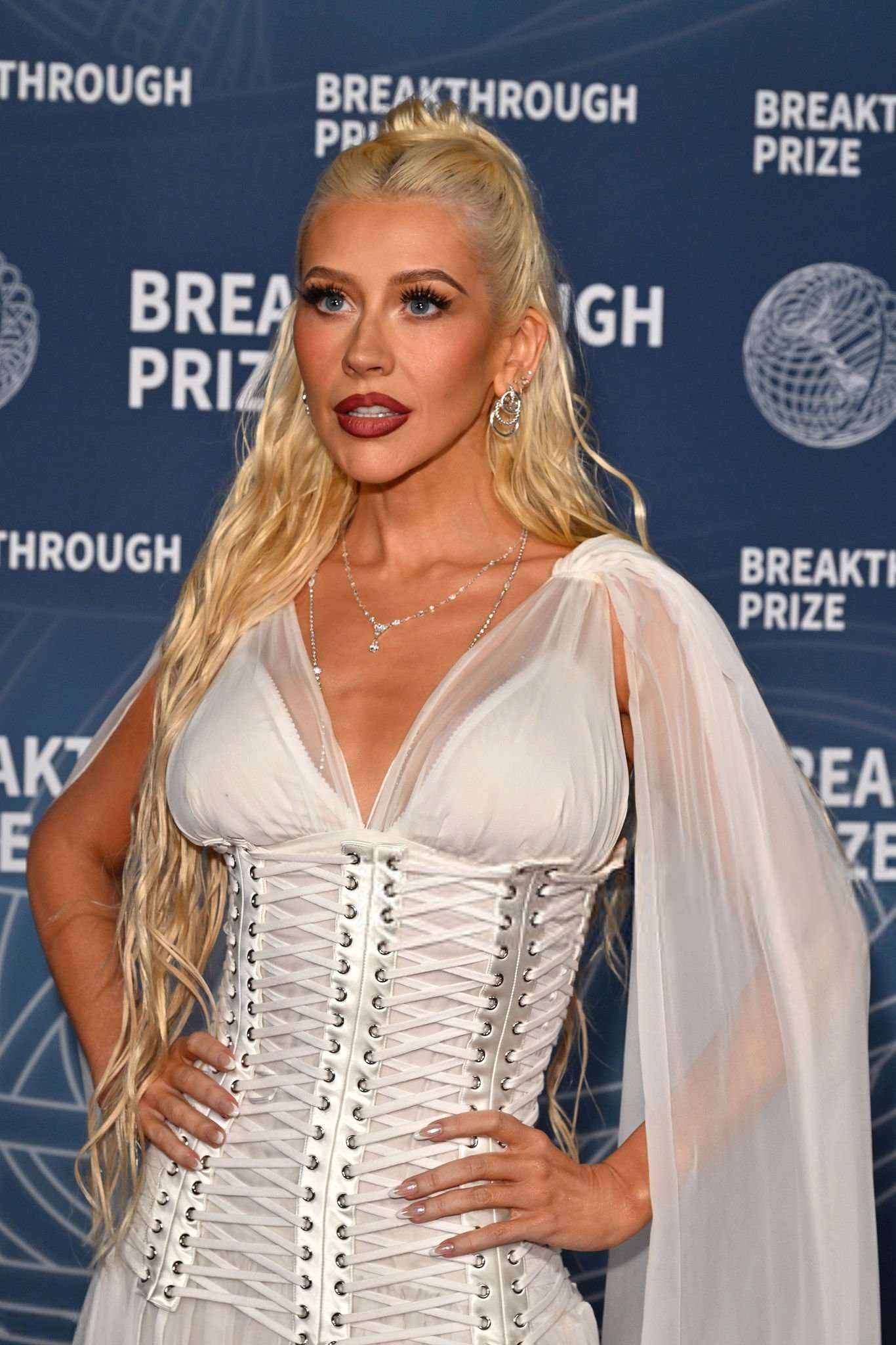 Christina_Aguilera_-_attends_the_11th_Breakthrough_Prize_Ceremony2C_Santa_Monica_CA_-_April_52C_2025_22.jpg