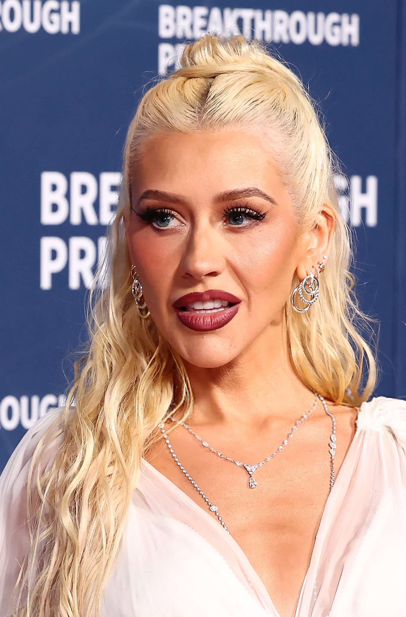 Christina_Aguilera_-_attends_the_11th_Breakthrough_Prize_Ceremony2C_Santa_Monica_CA_-_April_52C_2025_29.jpg