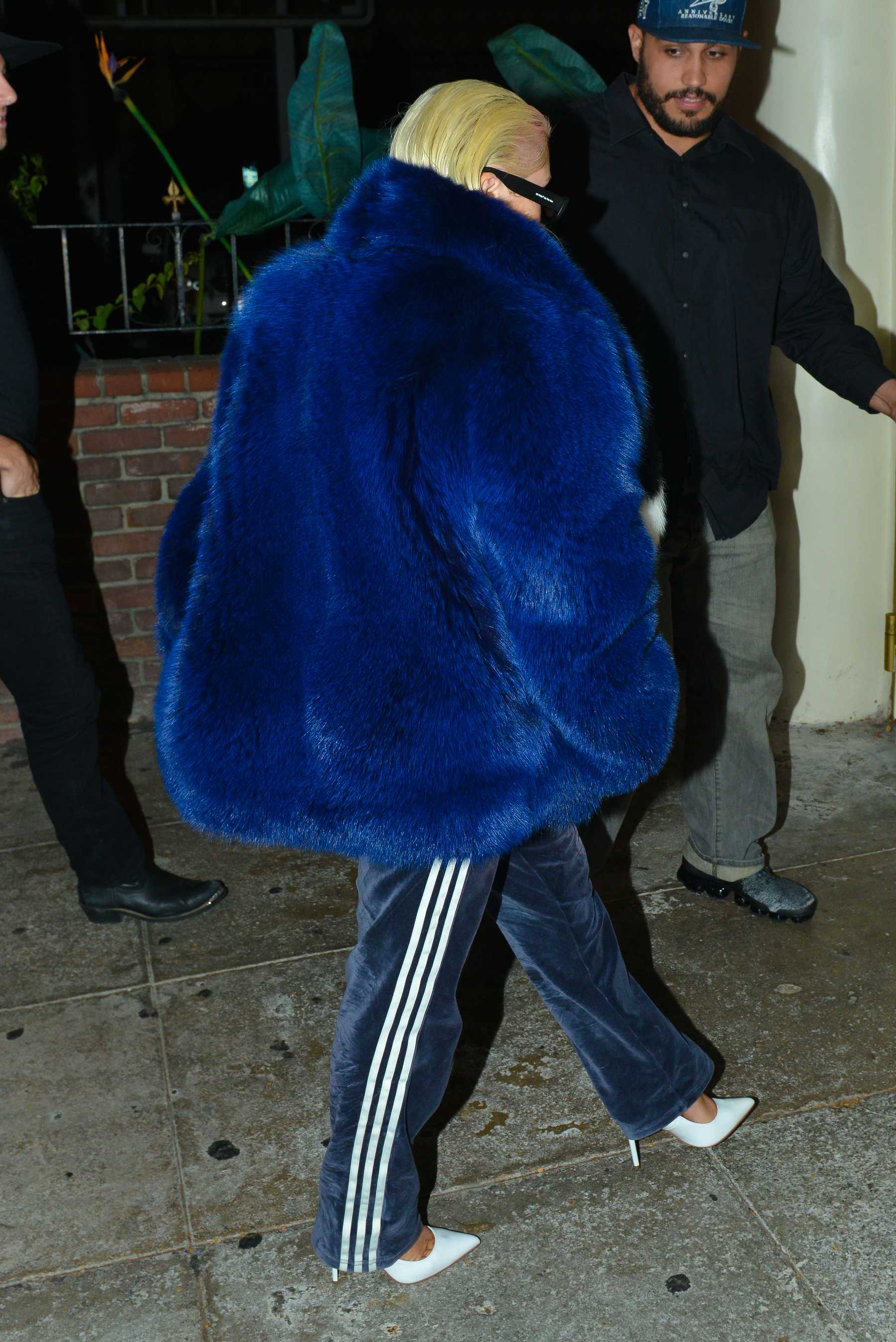 Christina_Aguilera_-_out_for_dinner_at_Delilah_restaurant_in_Hollywood_on_November_3-21.jpg