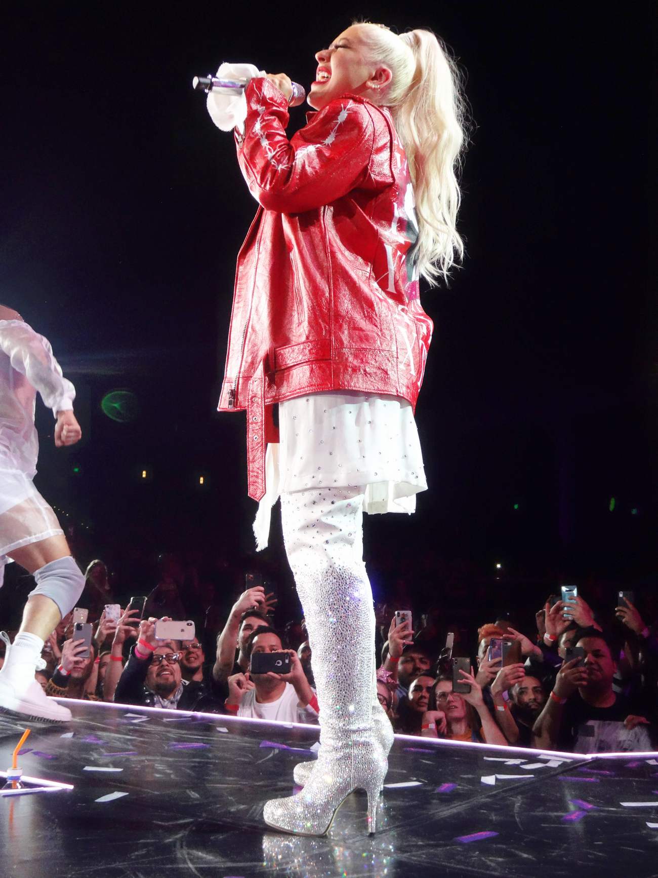 Christina_Aguilera_-_performing_for_a_New_Year_s_Eve_Performance_at_Zappos_Theatre_in_Las_Vegas2C_NV__12312019-47.jpg