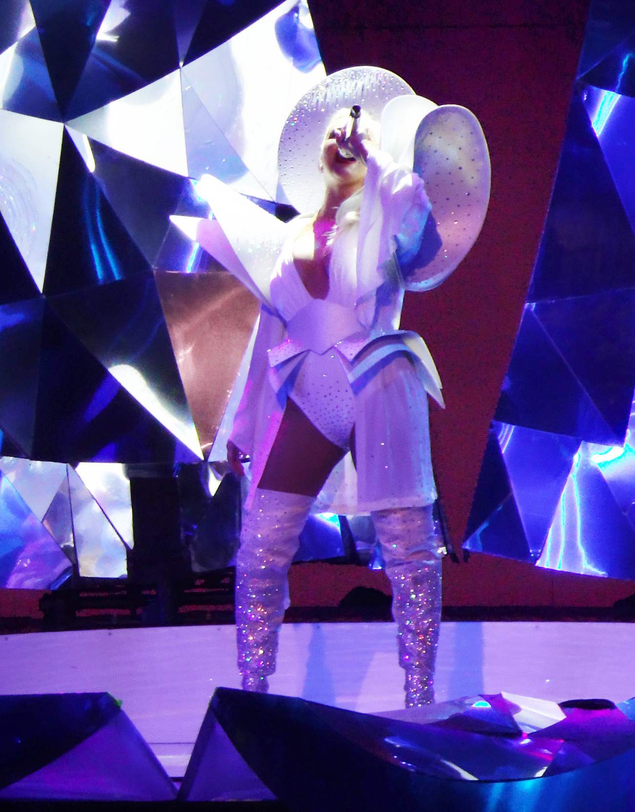 Christina_Aguilera_-_performing_for_a_New_Year_s_Eve_Performance_at_Zappos_Theatre_in_Las_Vegas2C_NV__12312019-52.jpg