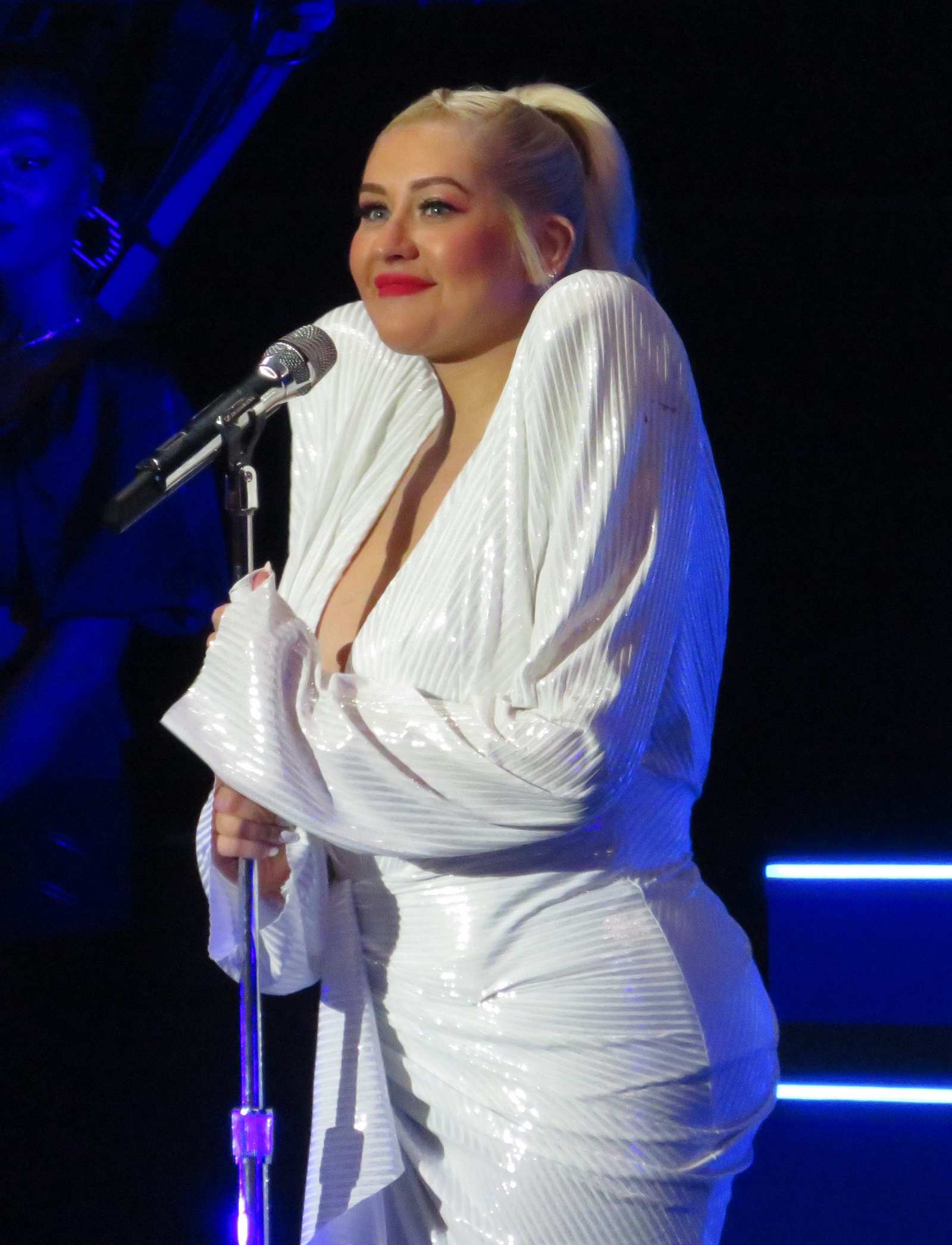 Christina_Aguilera_-_performs_at_the_Greek_Theater_in_Los_Angeles2C_26_October_2018-02.jpg