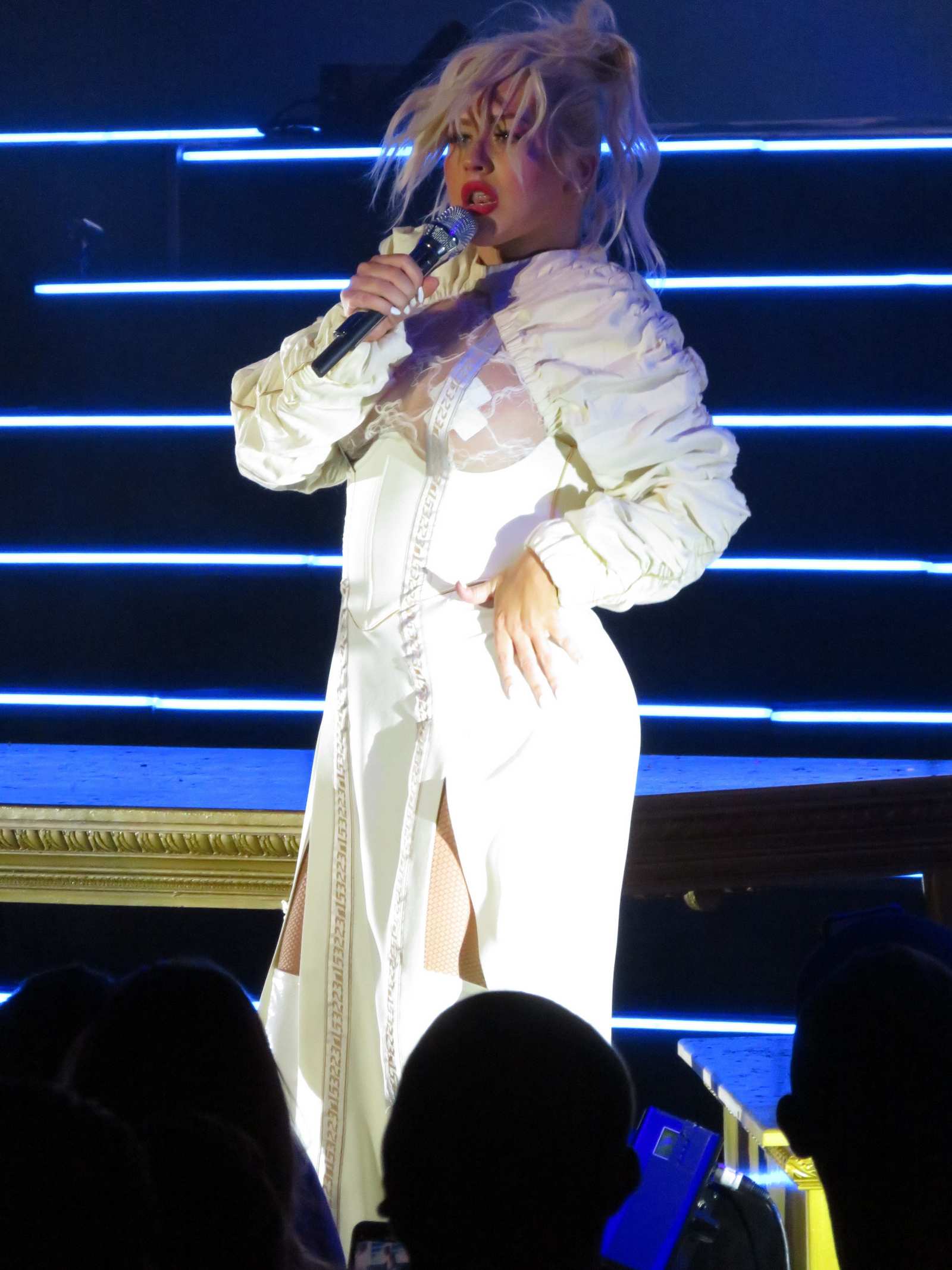 Christina_Aguilera_-_performs_at_the_Greek_Theater_in_Los_Angeles2C_26_October_2018-05.jpg