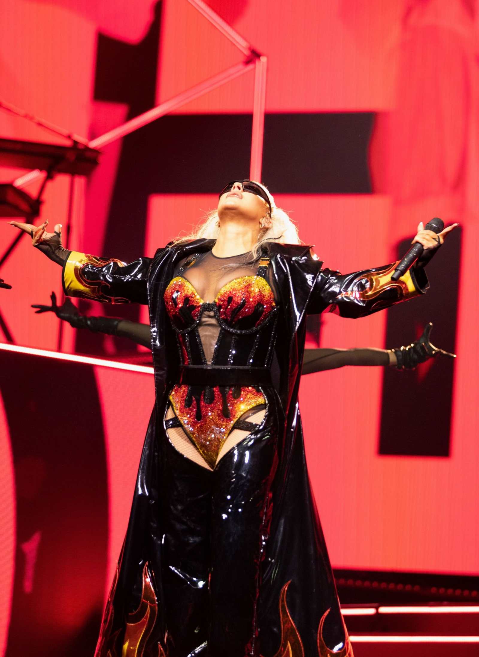 Christina_Aguilera_Performs_At_The_O2_Arena_281129.jpg