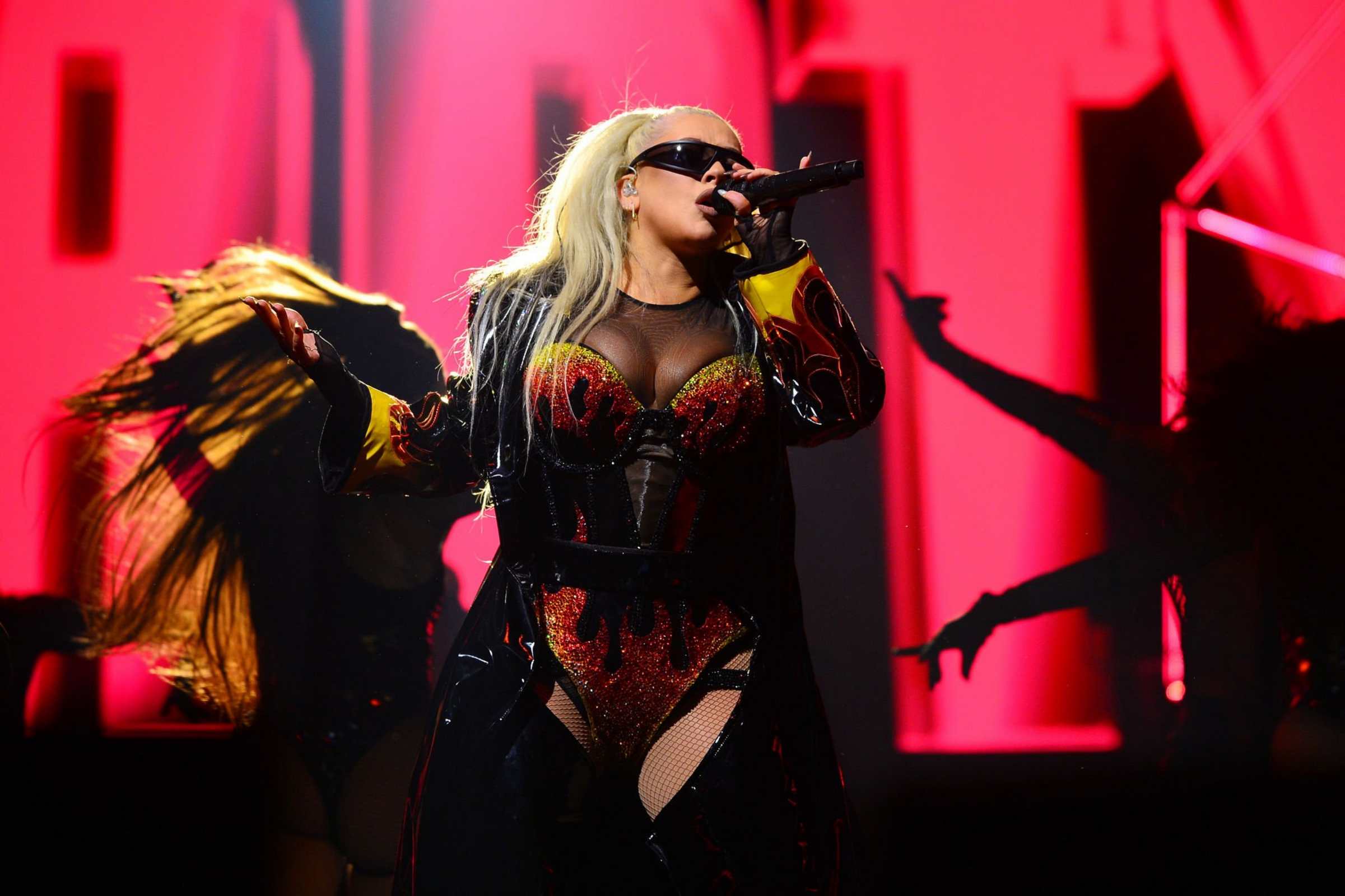 Christina_Aguilera_Performs_At_The_O2_Arena_282529.jpg