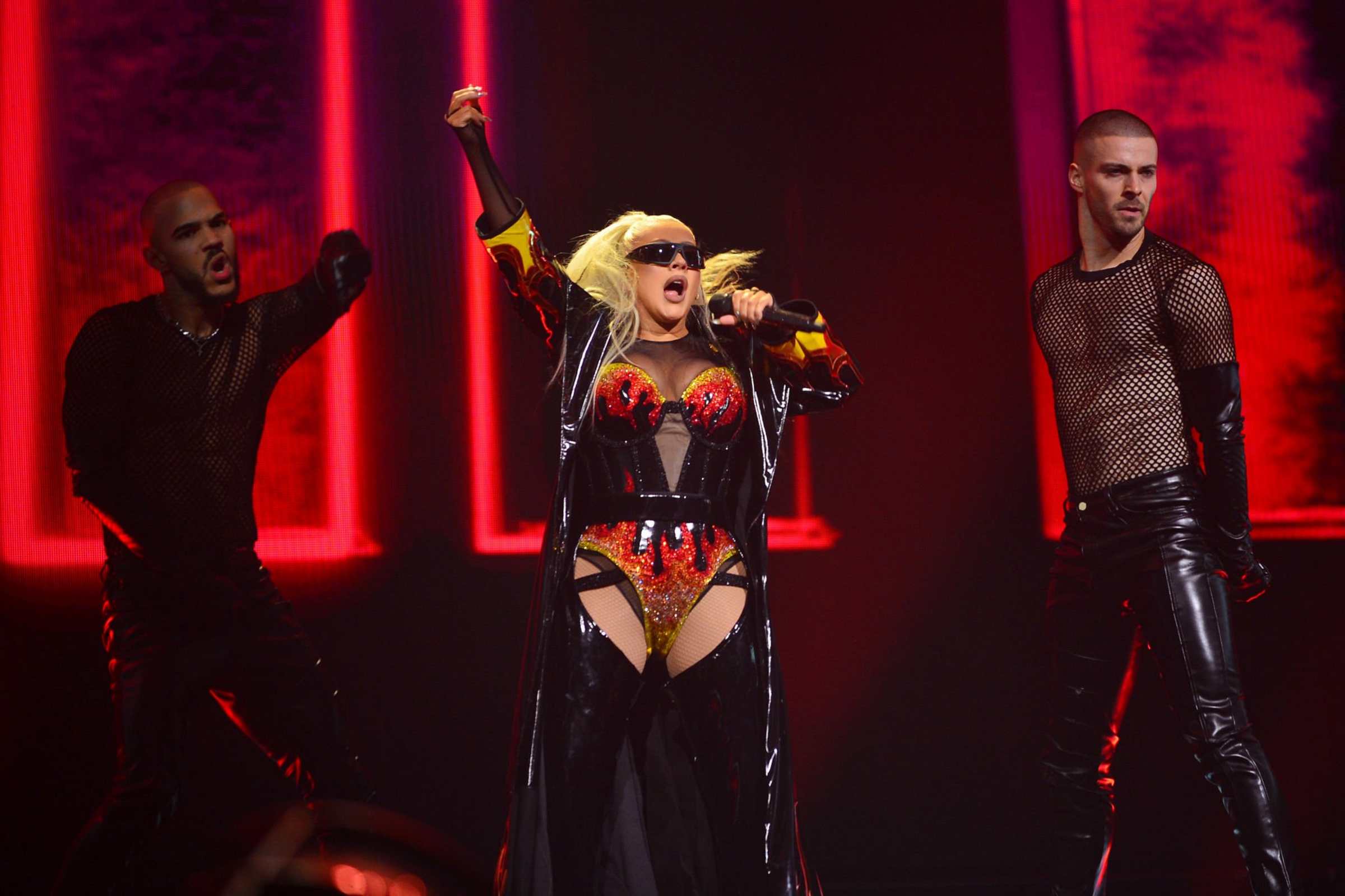 Christina_Aguilera_Performs_At_The_O2_Arena_283329.jpg