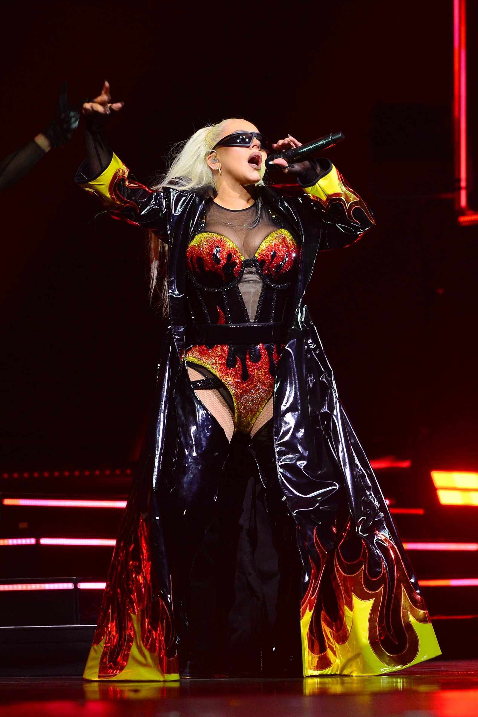 Christina_Aguilera_Performs_At_The_O2_Arena_283929.jpg
