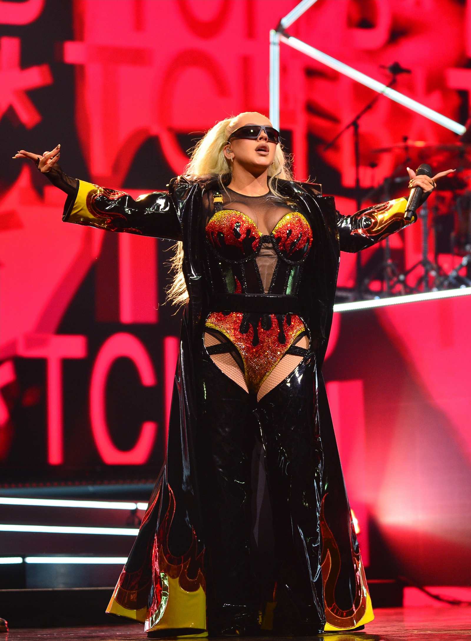Christina_Aguilera_Performs_At_The_O2_Arena_285329.jpg